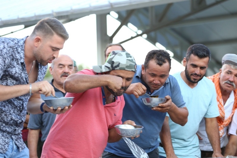 1,5 kilo balı 33 saniyede yedi