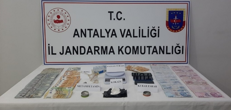 Uyuşturucu tacirleri yakalandı