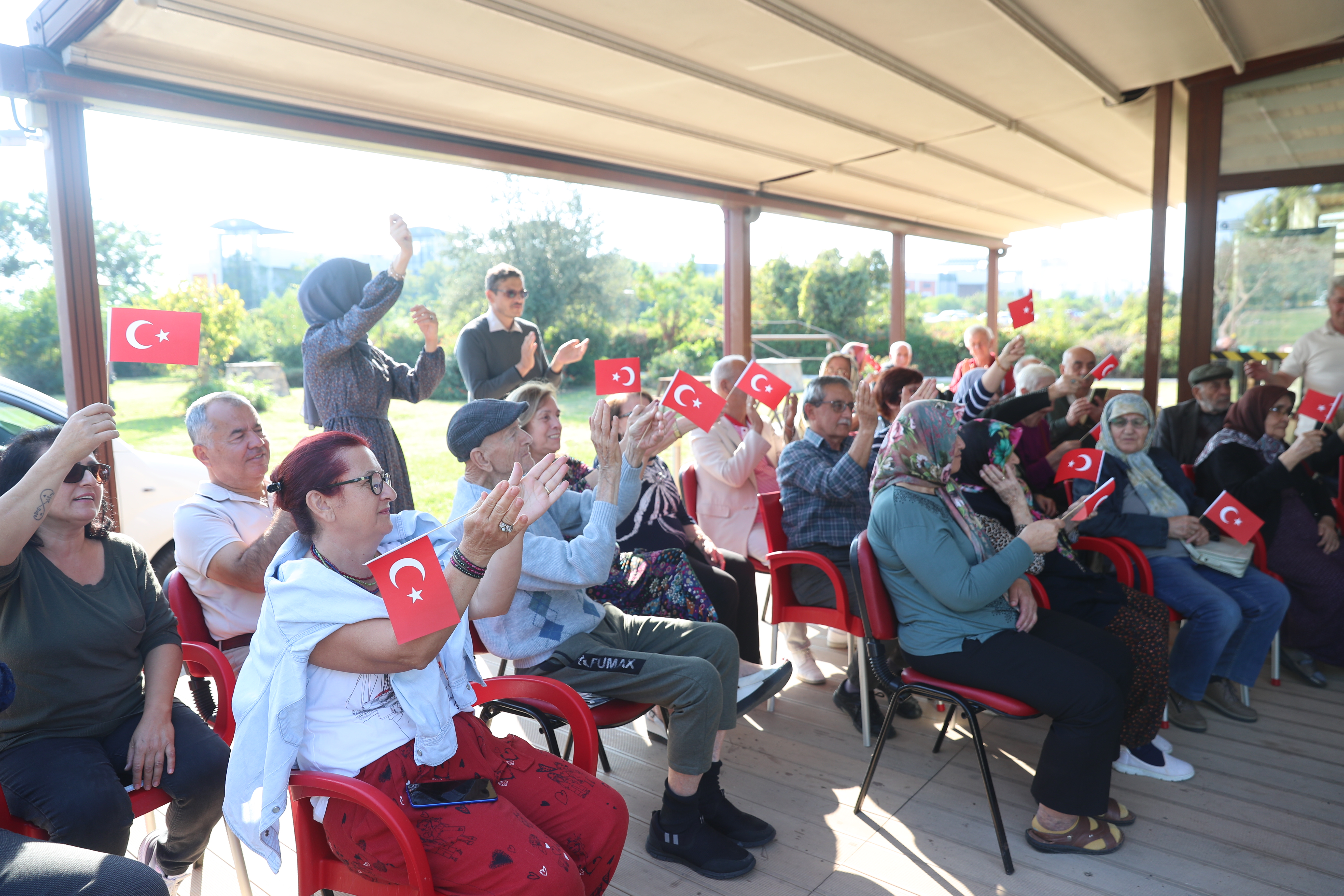 Mavi ev sakinleri Atatürk’ü andı