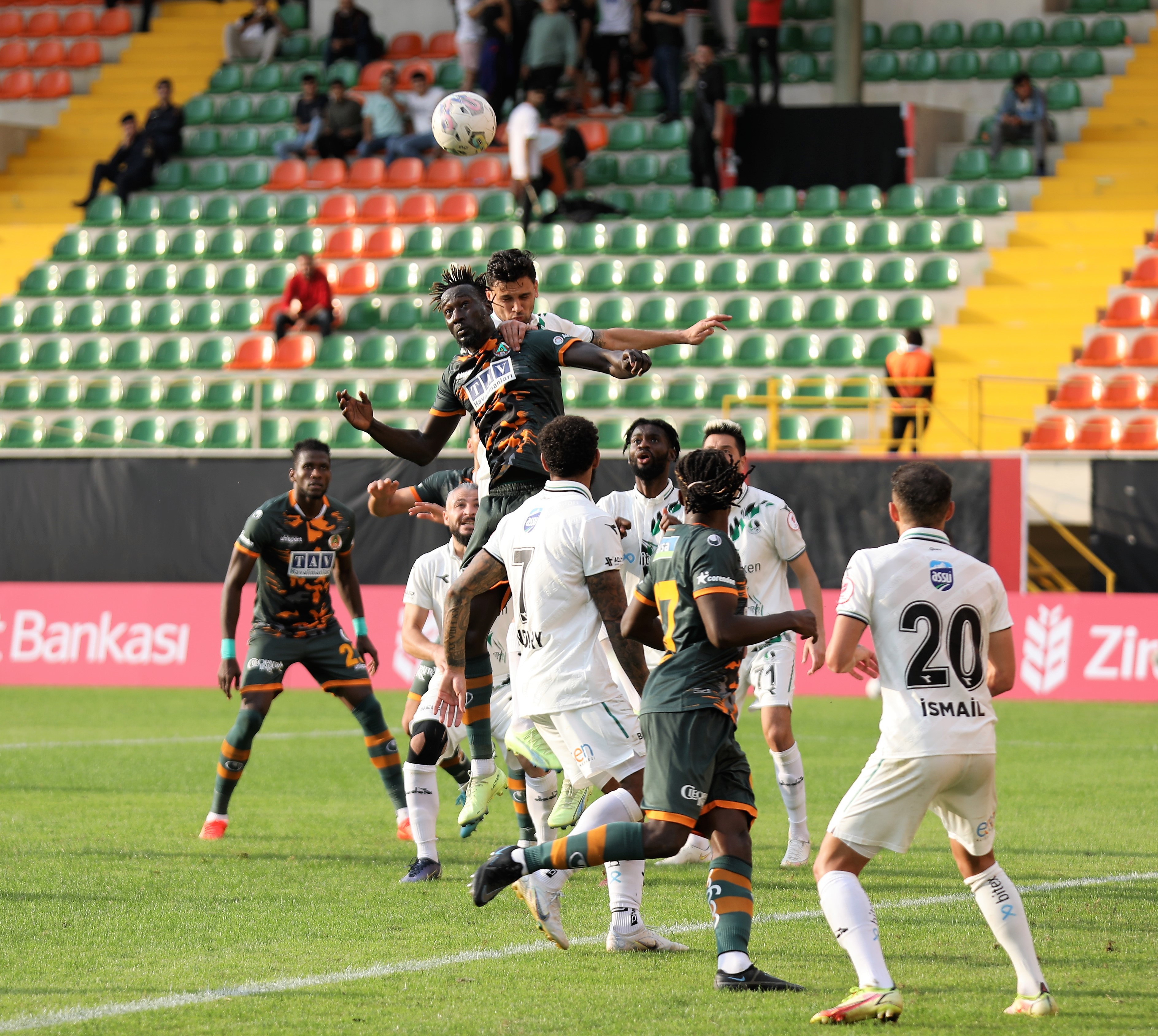 Alanyaspor sahasında affetmedi 