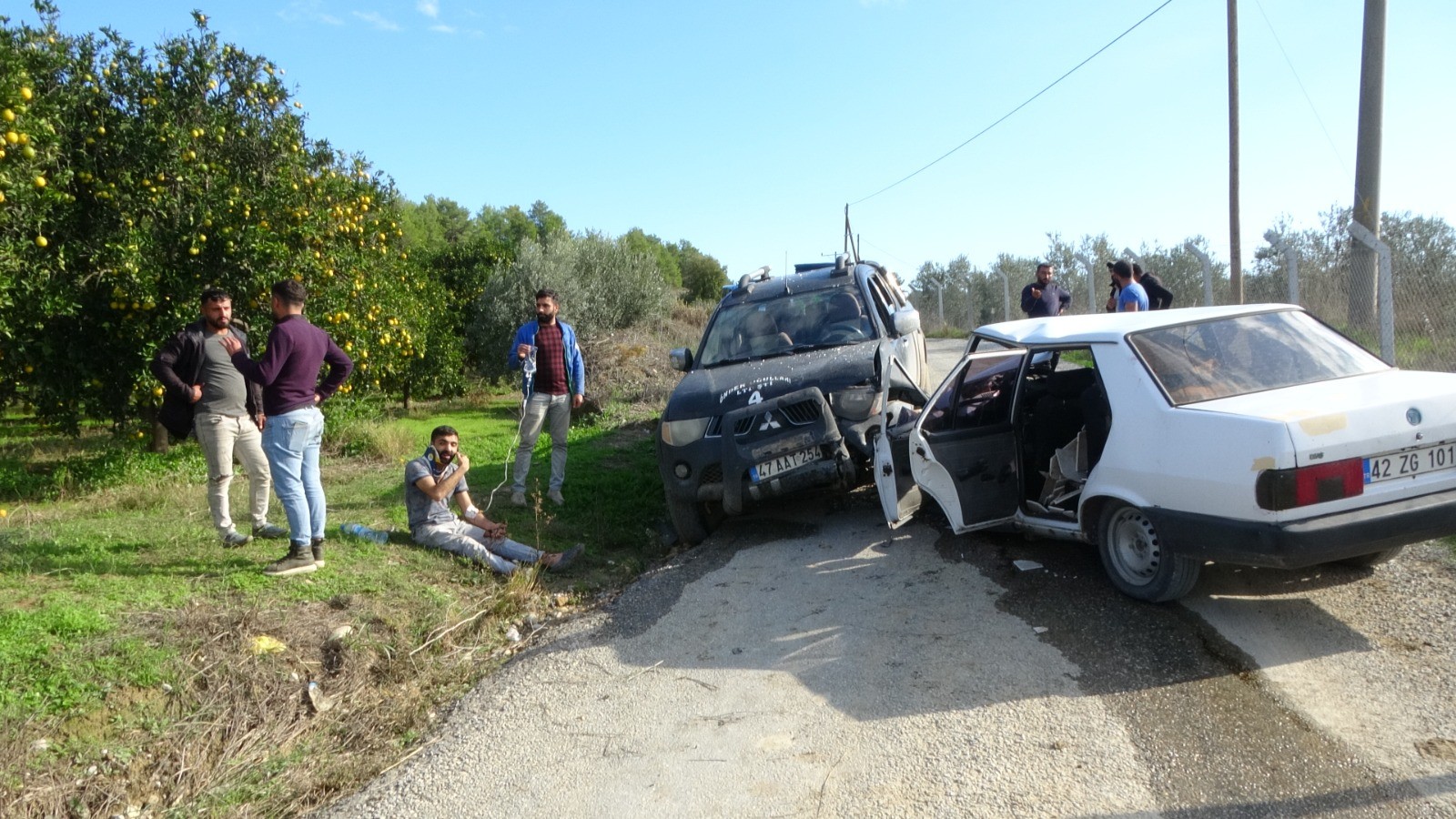 Kamyonet otomobille çarpıştı: 2 yaralı