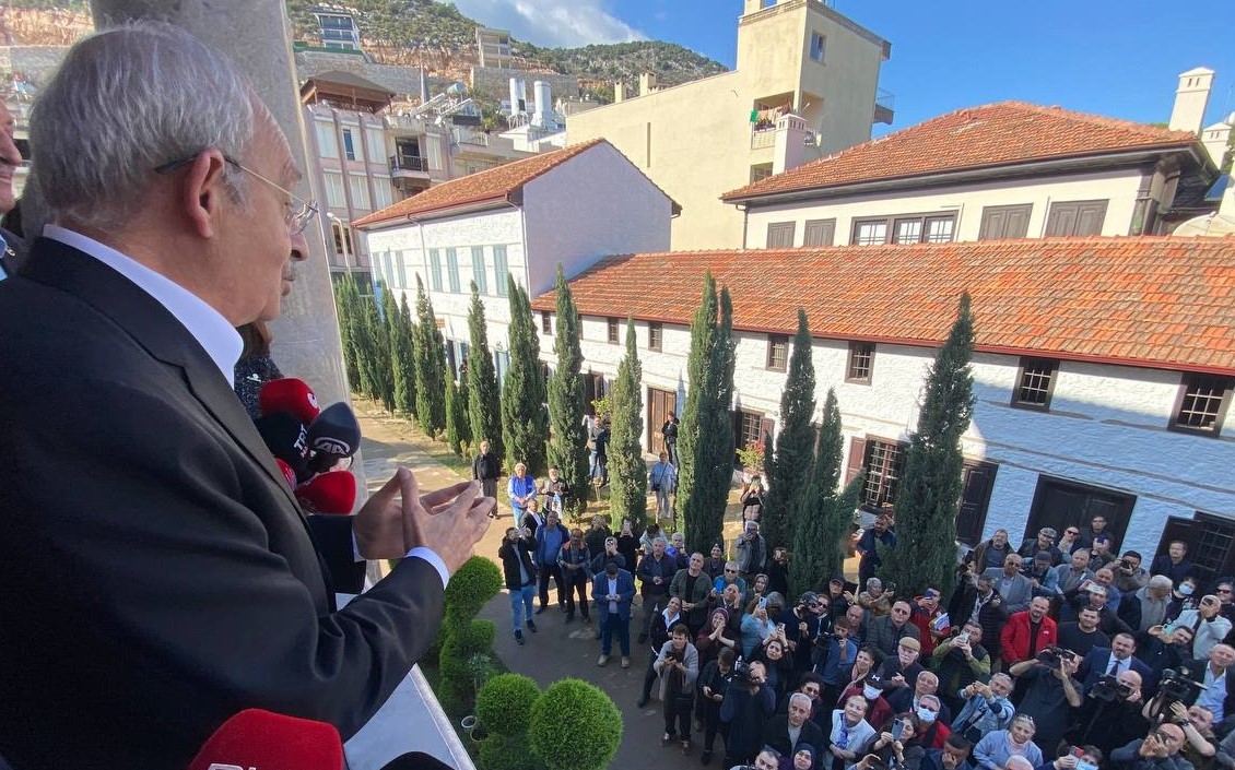 Kılıçdaroğlu Kumluca’da konuştu: SİZ HİÇ ENDİŞE ETMEYİN, ONU EMEKLİ ETMEYE SÖZ VERDİM