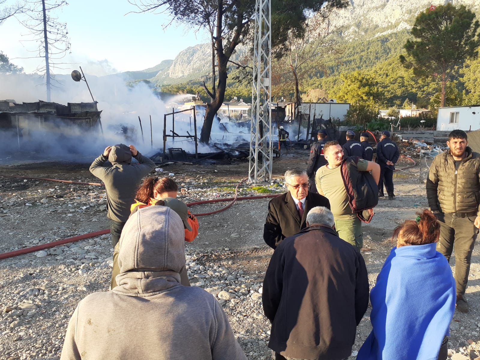 Kemer’de panik yaratan yangın