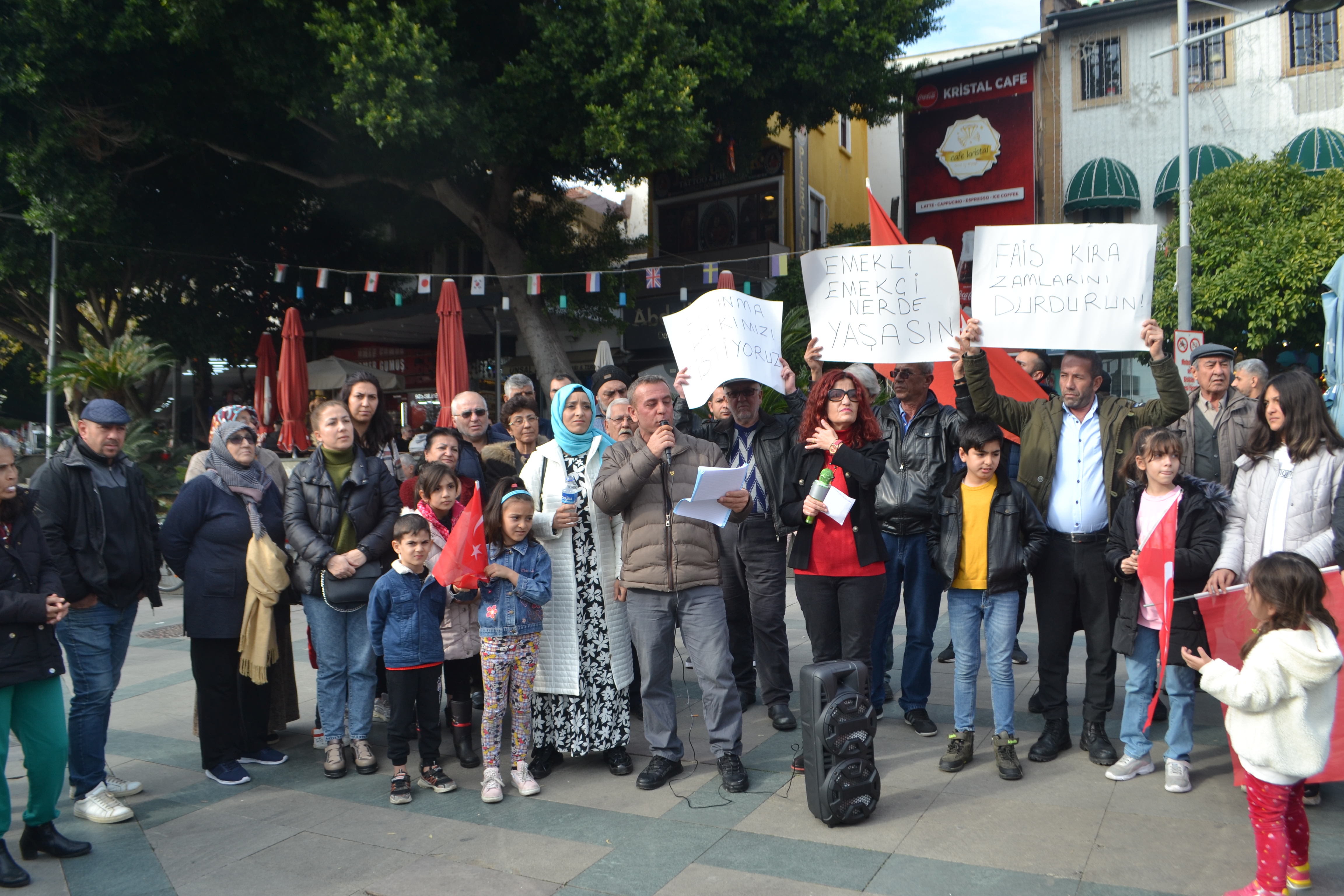 “Yurttaş geçinemiyor”