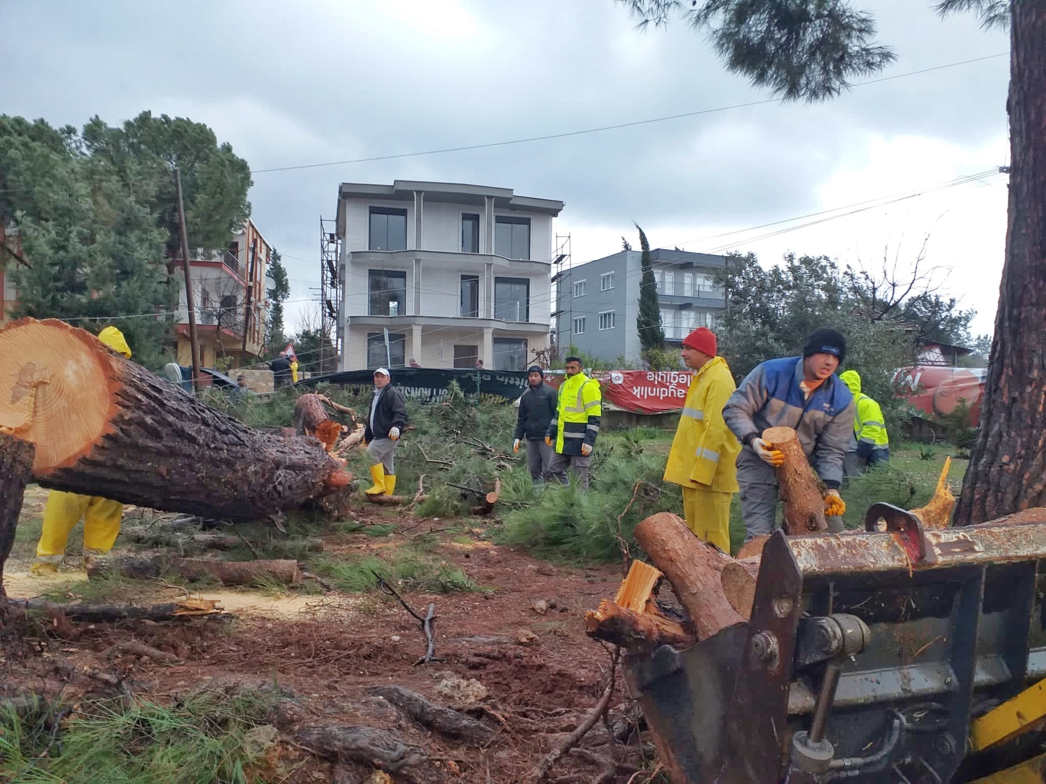 Konyaaltı’nda kar ve yağmur nöbeti (3)