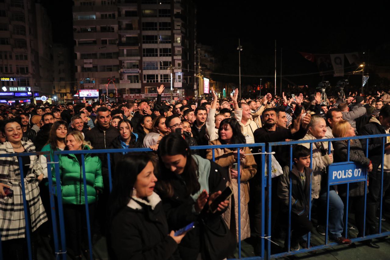 Yeni Yıl Kutlaması Cumhuriyet Meydanı  (4)