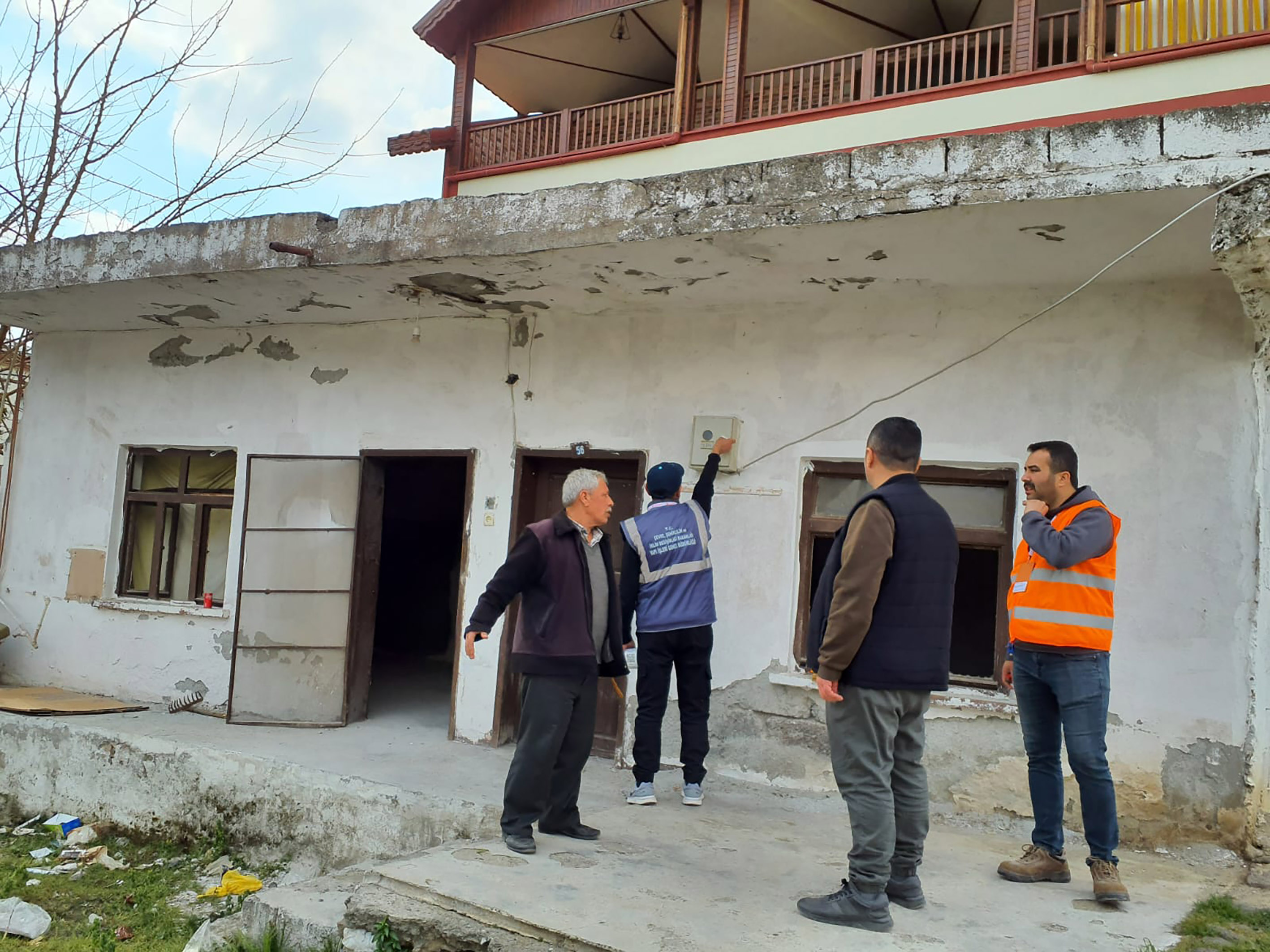 Döşemealtı hasar tespiti yapıyor