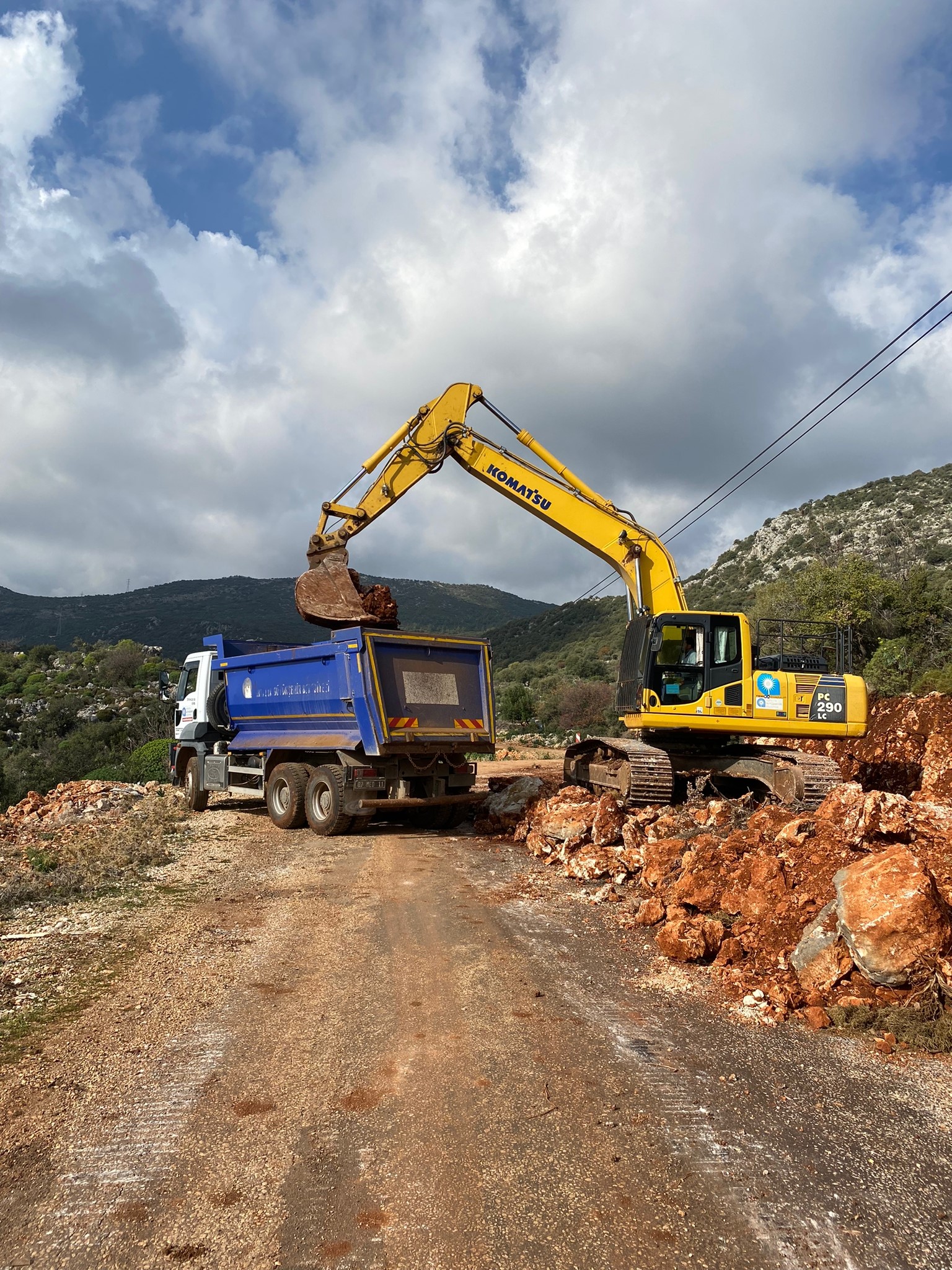 Kaş yolunda genişletme çalışması  