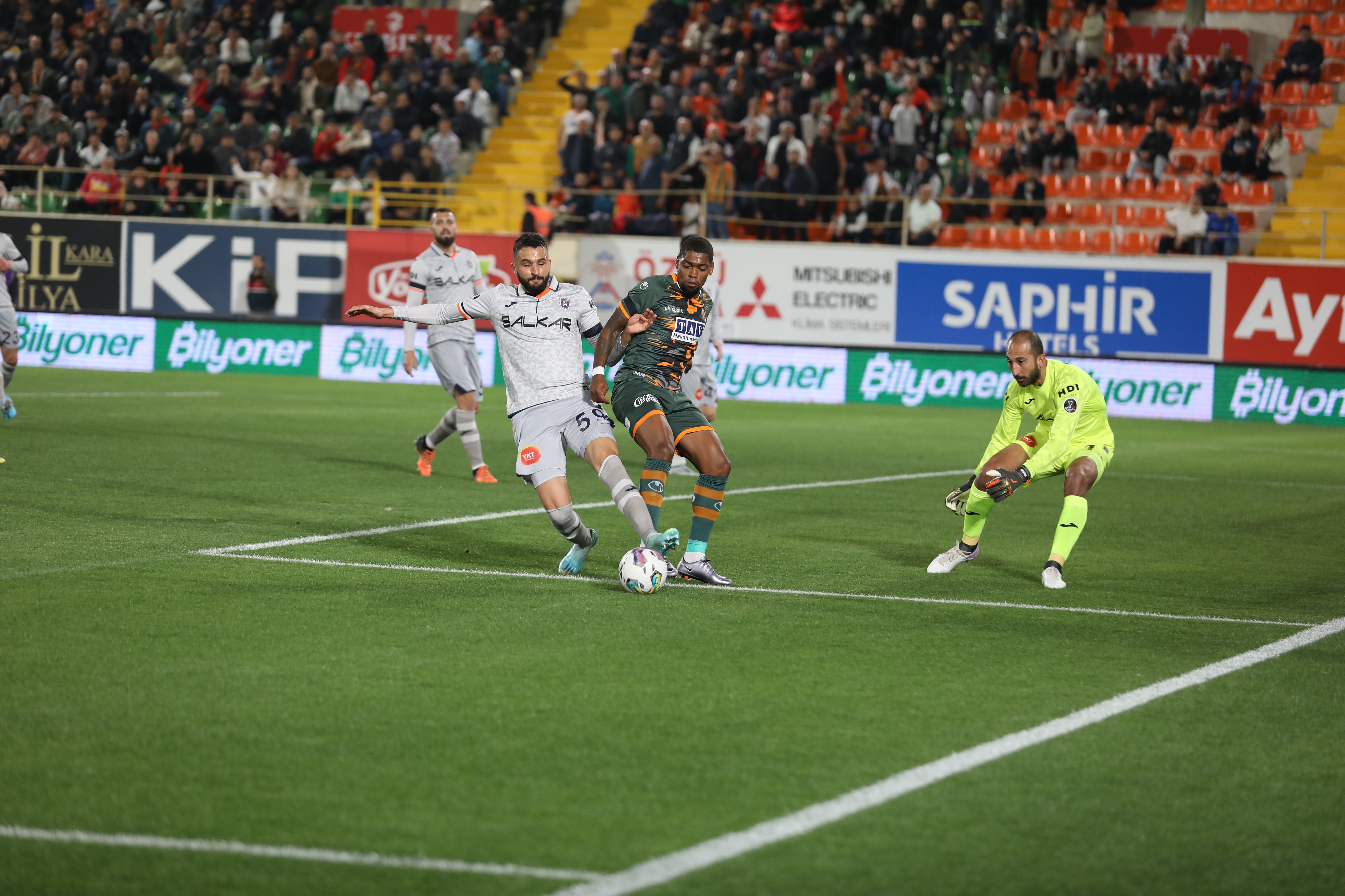 Alanyaspor seyircisi önünde galip