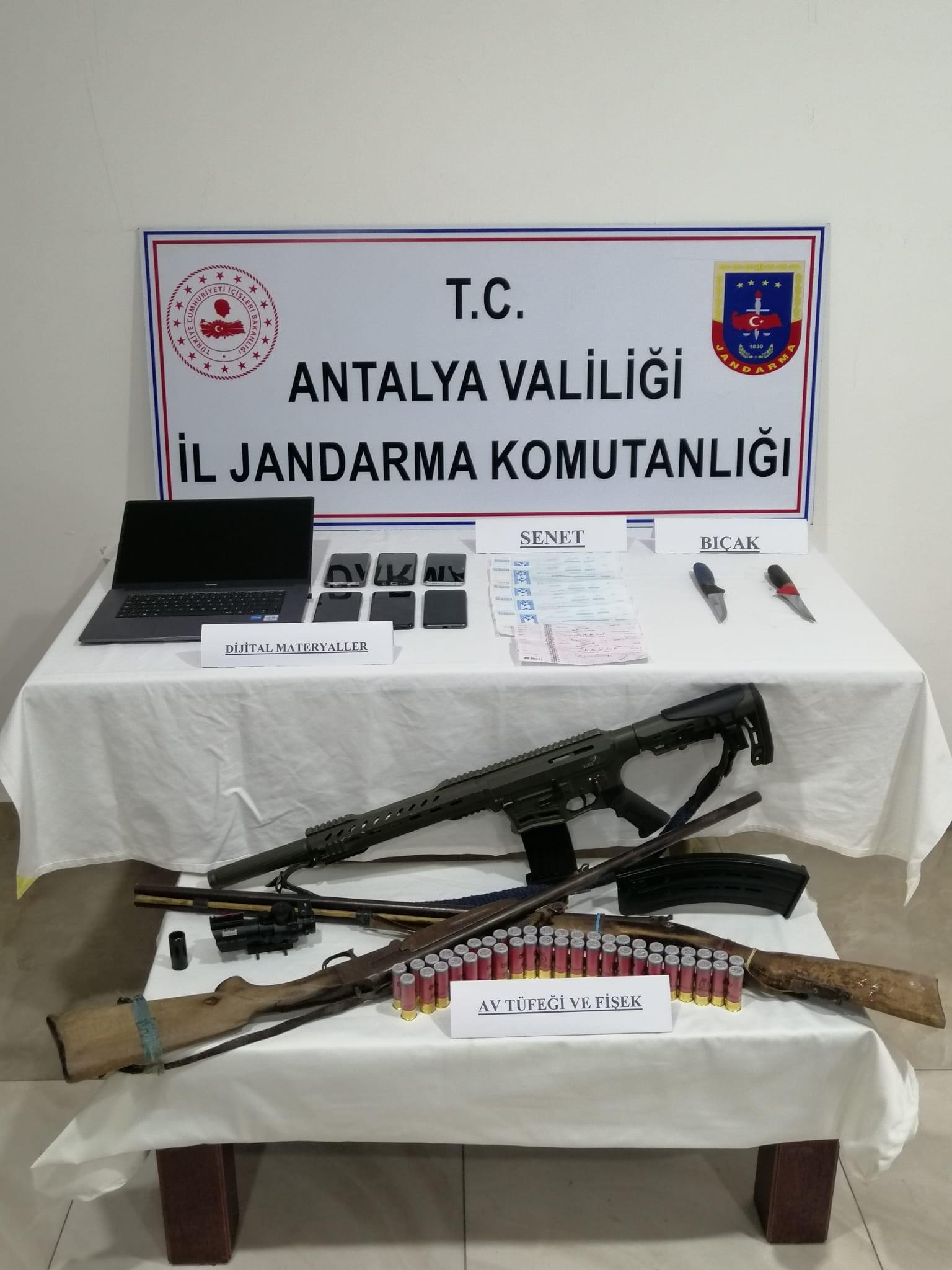 Şantaj çetesine jandarma baskını