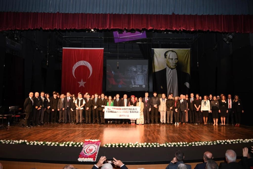 Atatürk'ün Antalya'ya gelişi coşkuyla kutlandı