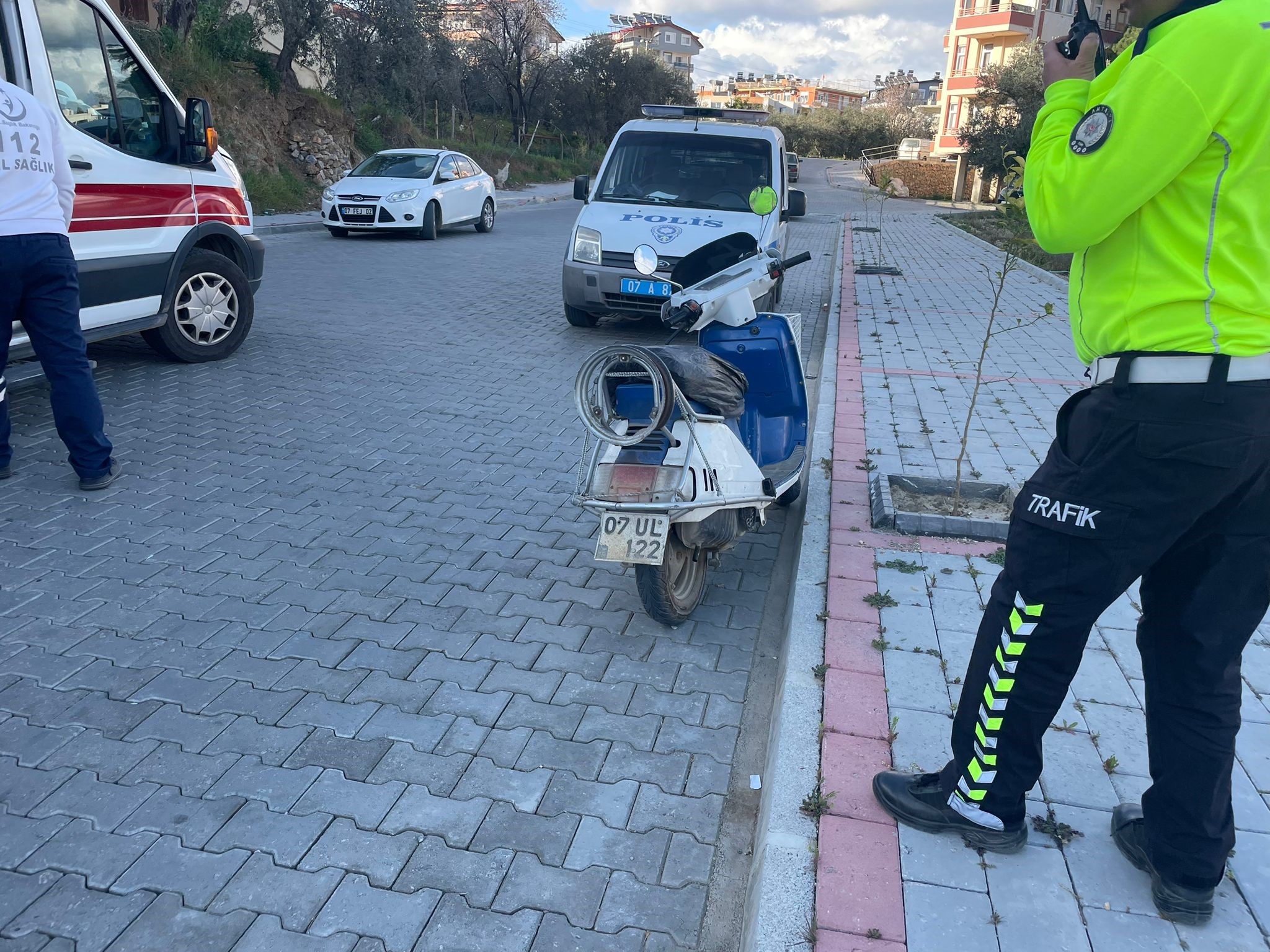 Otomobille motosiklet çarpıştı: 1 yaralı