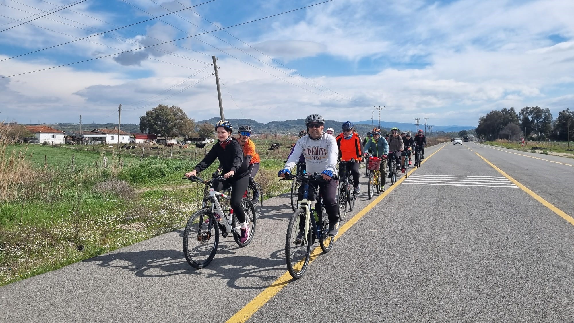 Efeler’den Magnesia Antik Kenti’ne pedal çevirdiler