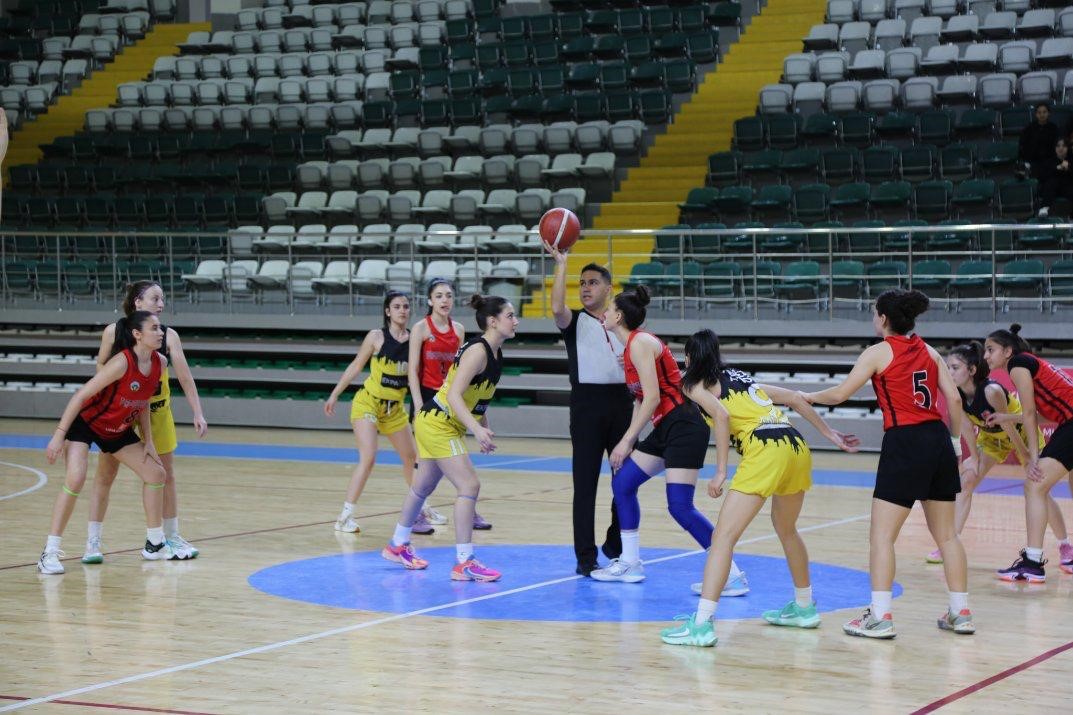 U18 kızlar basketbol bölge şampiyonası başladı