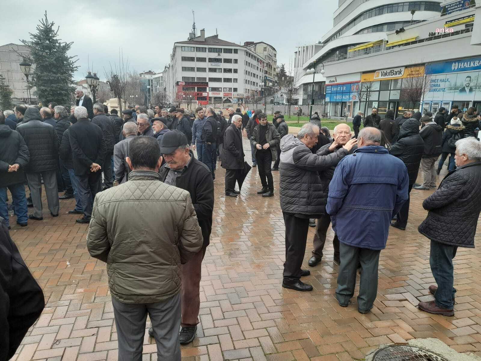 Bolu'da deprem halkı sokağa döktü