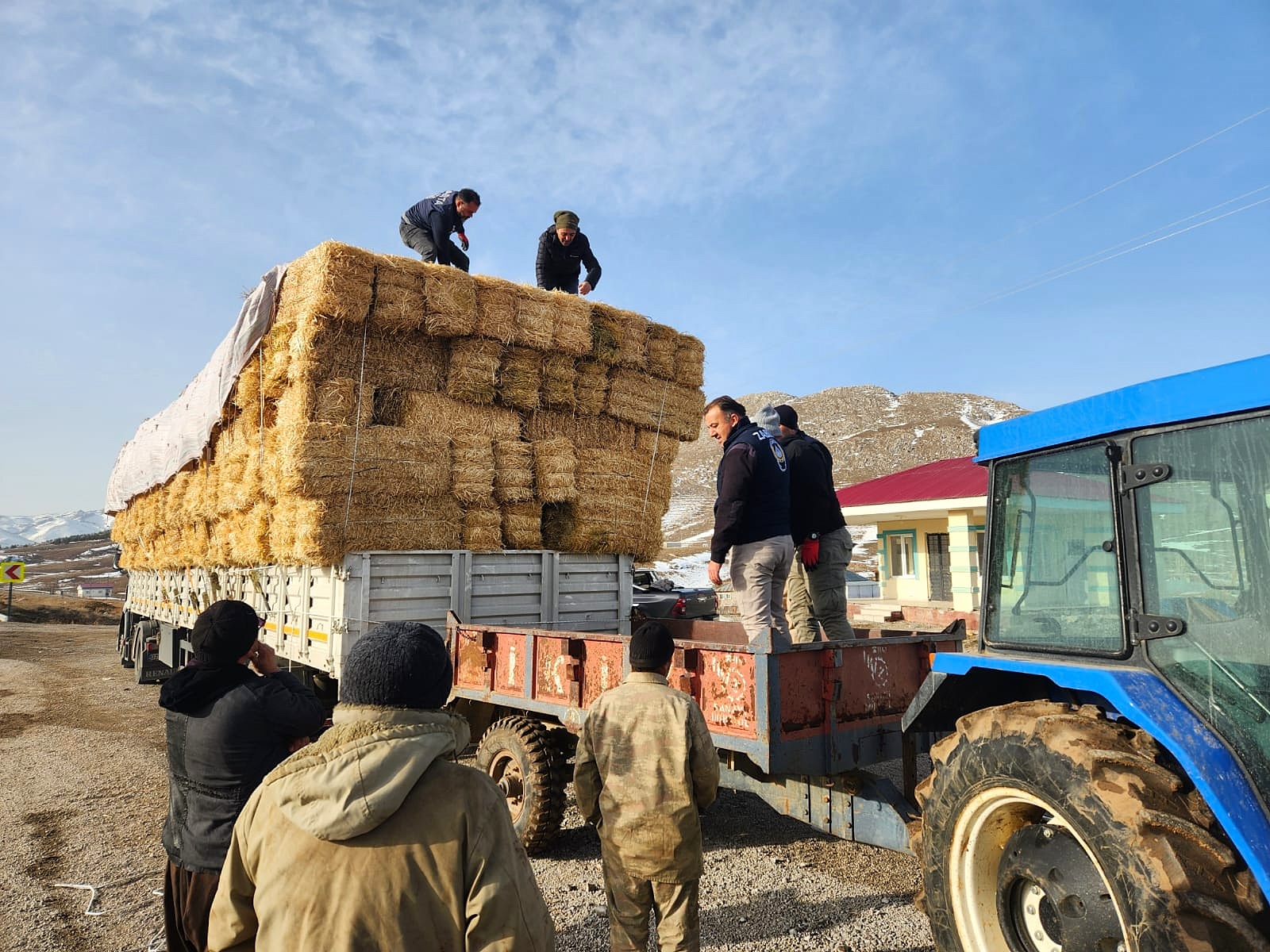 Konyaaltı’ndan deprem bölgesindeki üreticilere destek