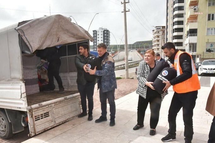 Ceyhan Belediye Başkanı Erdem selden etkilenen vatandaşlara destek verdi