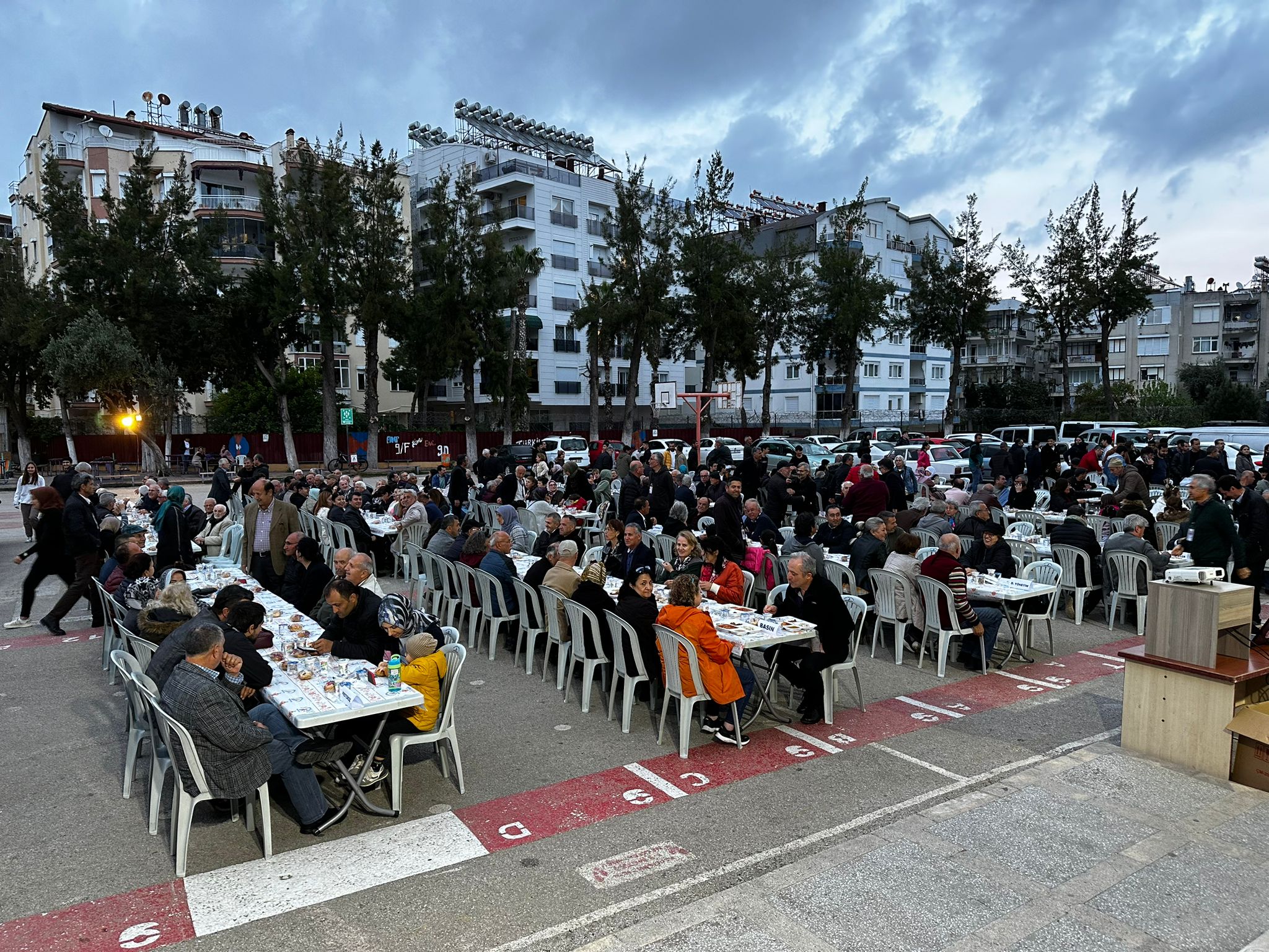 Mezunlar buluştu okul şenlendi