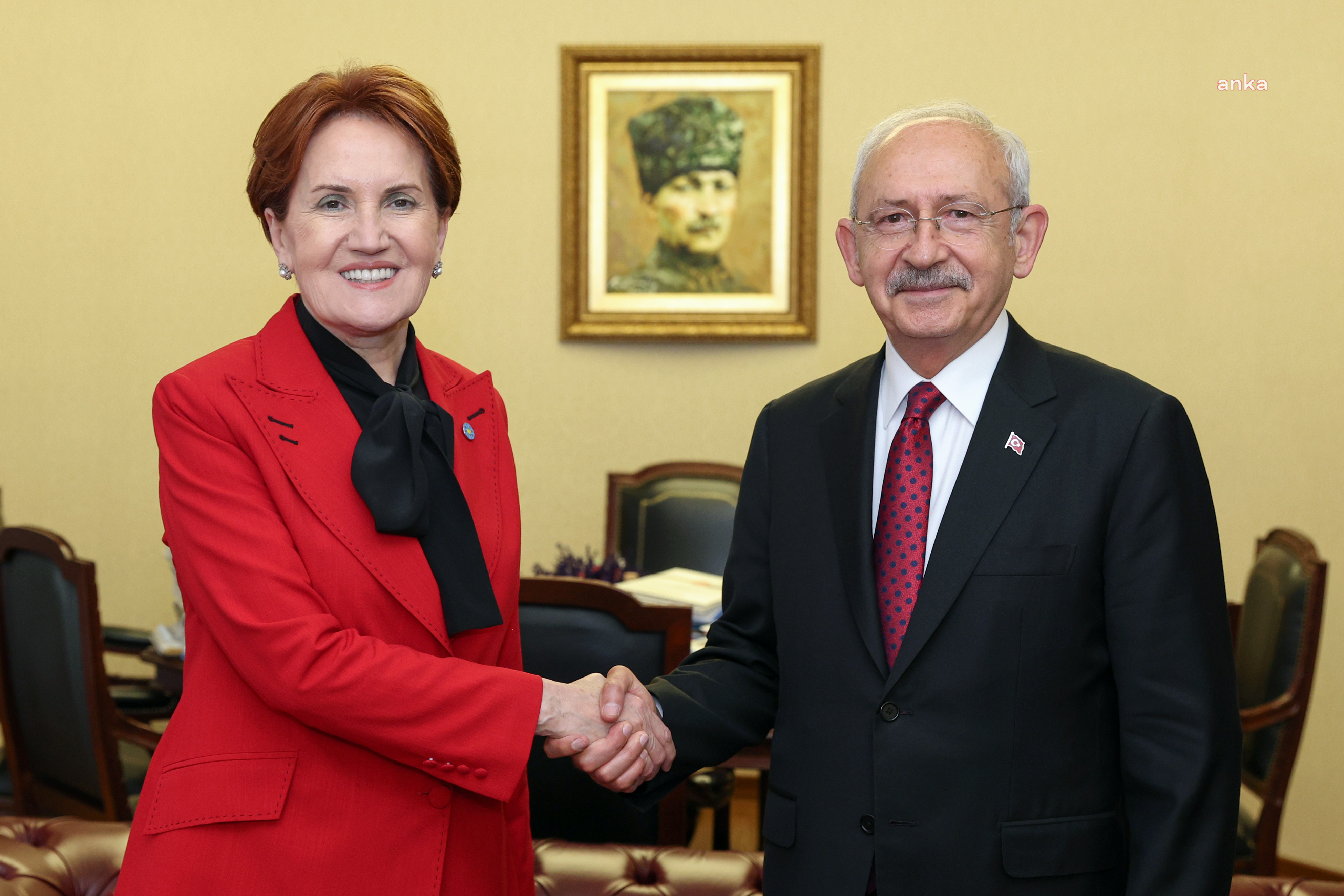 AKŞENER, CUMHURBAŞKANI ADAYI KILIÇDAROĞLU'NUN SEÇİM KAMPANYASI İÇİN EMEKLİ MAAŞINI BAĞIŞLADI