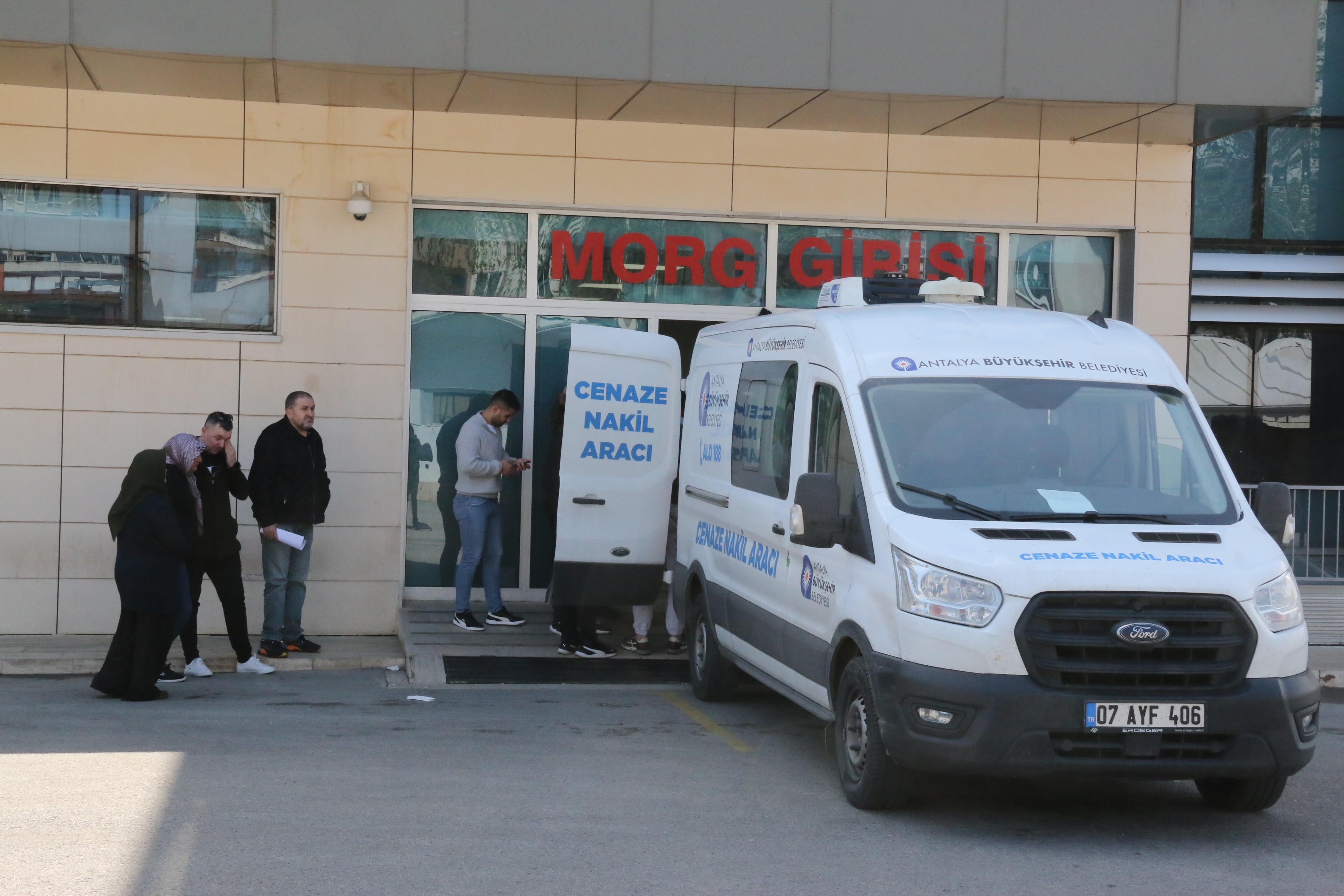 Antalya'da feci kaza: Genç avukat ve sürücü hayatını kaybetti