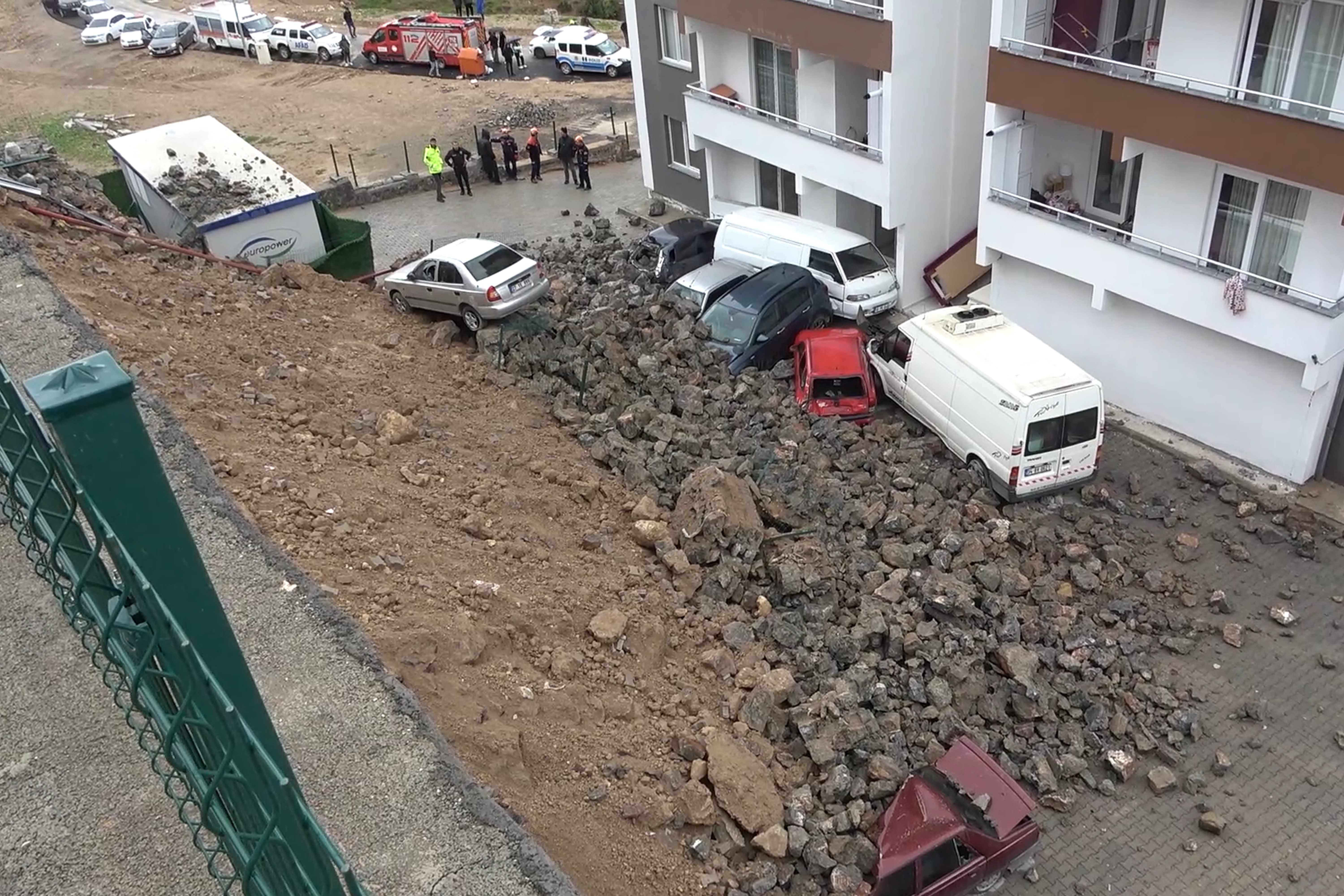 Depremde yıkılmadı, yağmurda çöktü