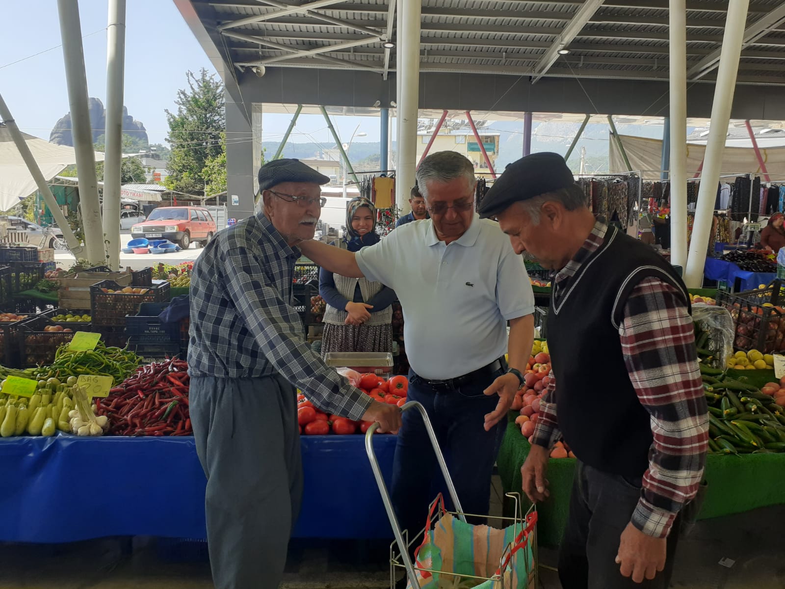 Başkan Topaloğlu, Kuzdere pazarında