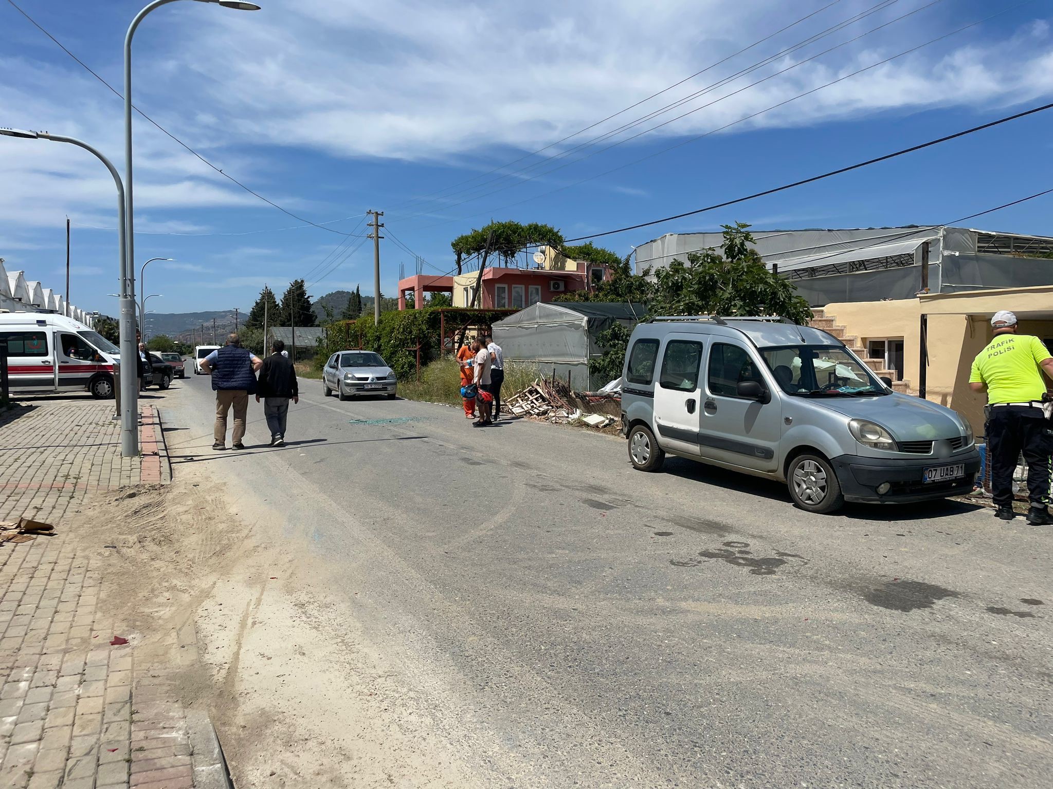 Gazipaşa’da hafif ticari araçla motosiklet çarpıştı: 1 yaralı