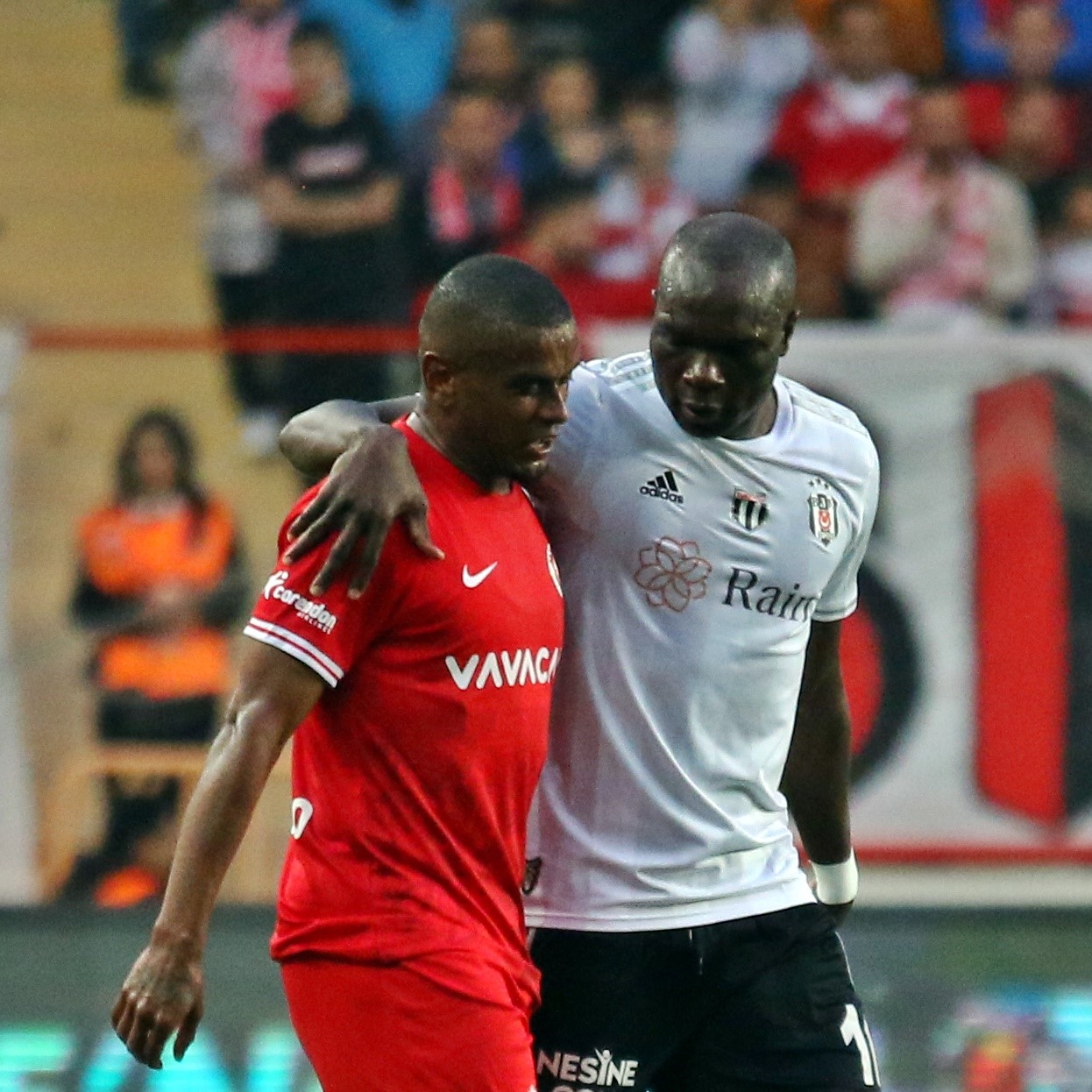 Antalyaspor evinde Beşiktaş'a 3 puanı bıraktı