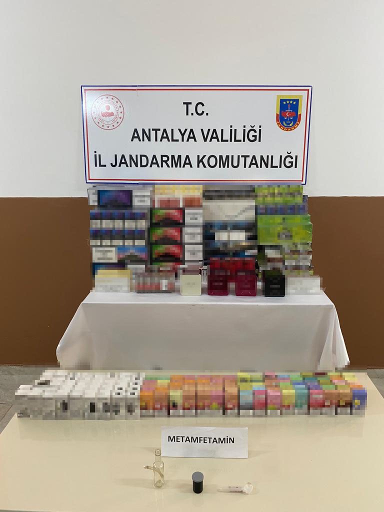 Takside kaçak sigara yakalandı