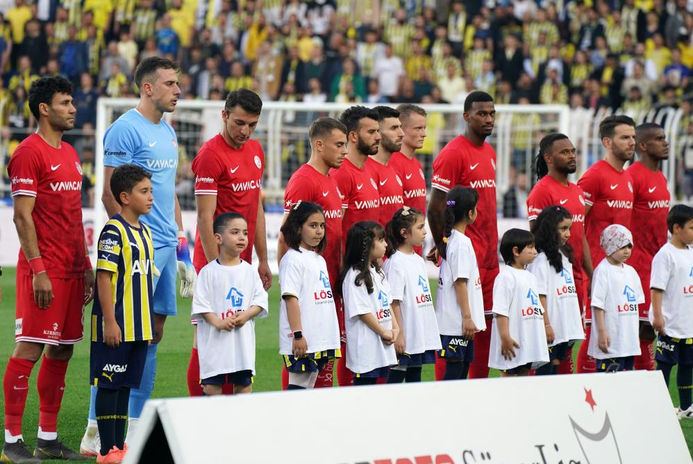 Fenerbahçe 1-0 üstün başladı