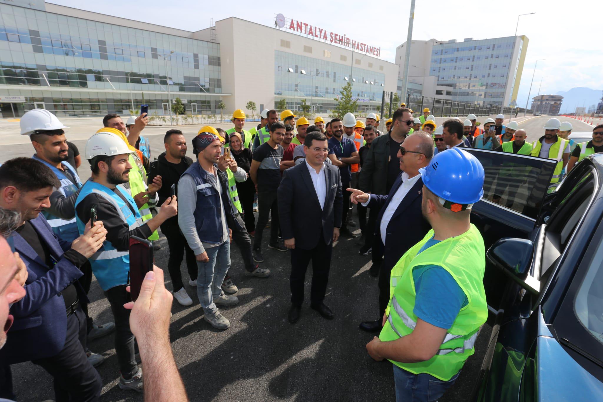 Bakan Çavuşoğlu, Antalya Şehir Hastanesini gezdi