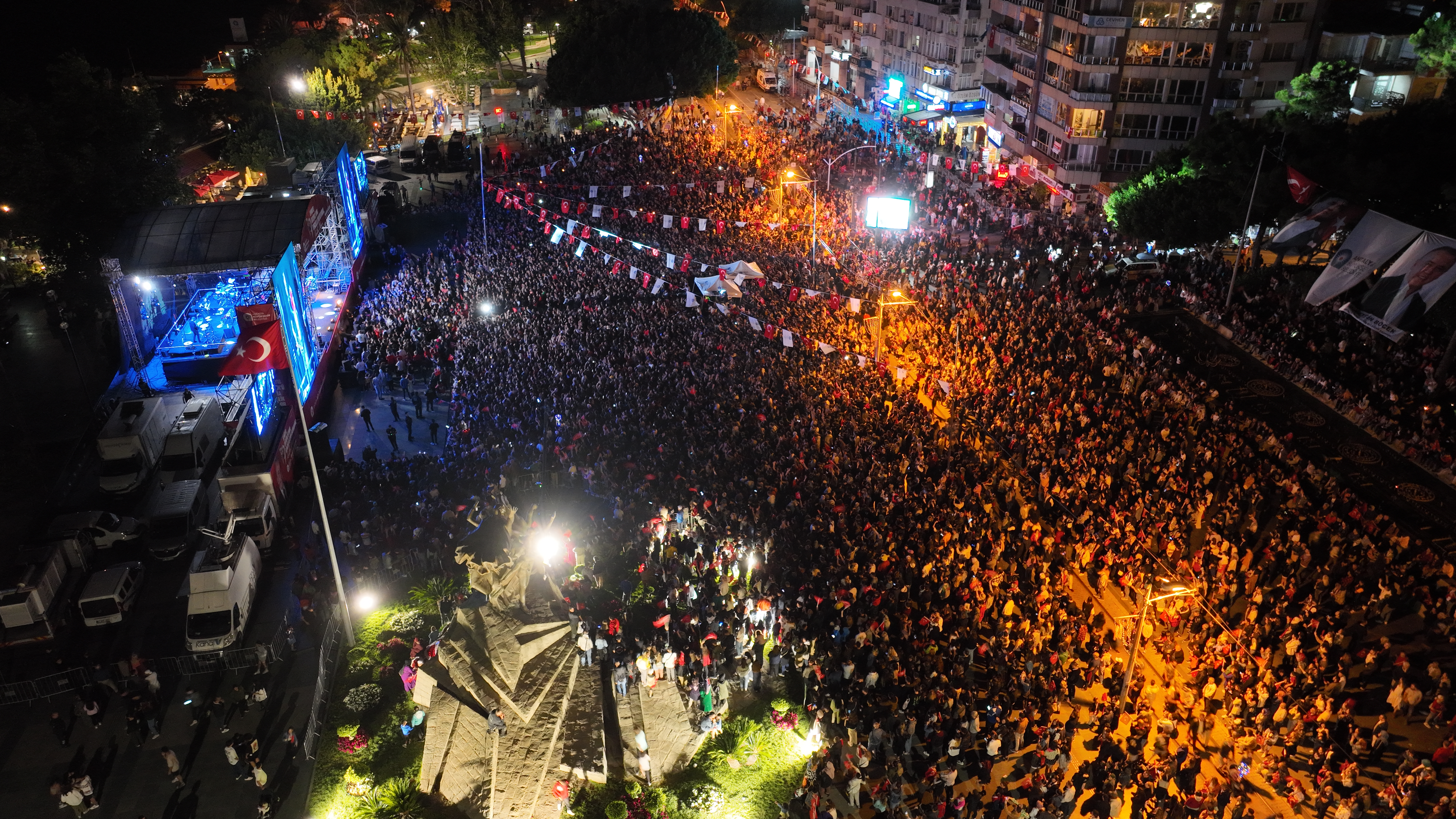 Antalya'da 19 Mayıs coşkuyla kutlandı