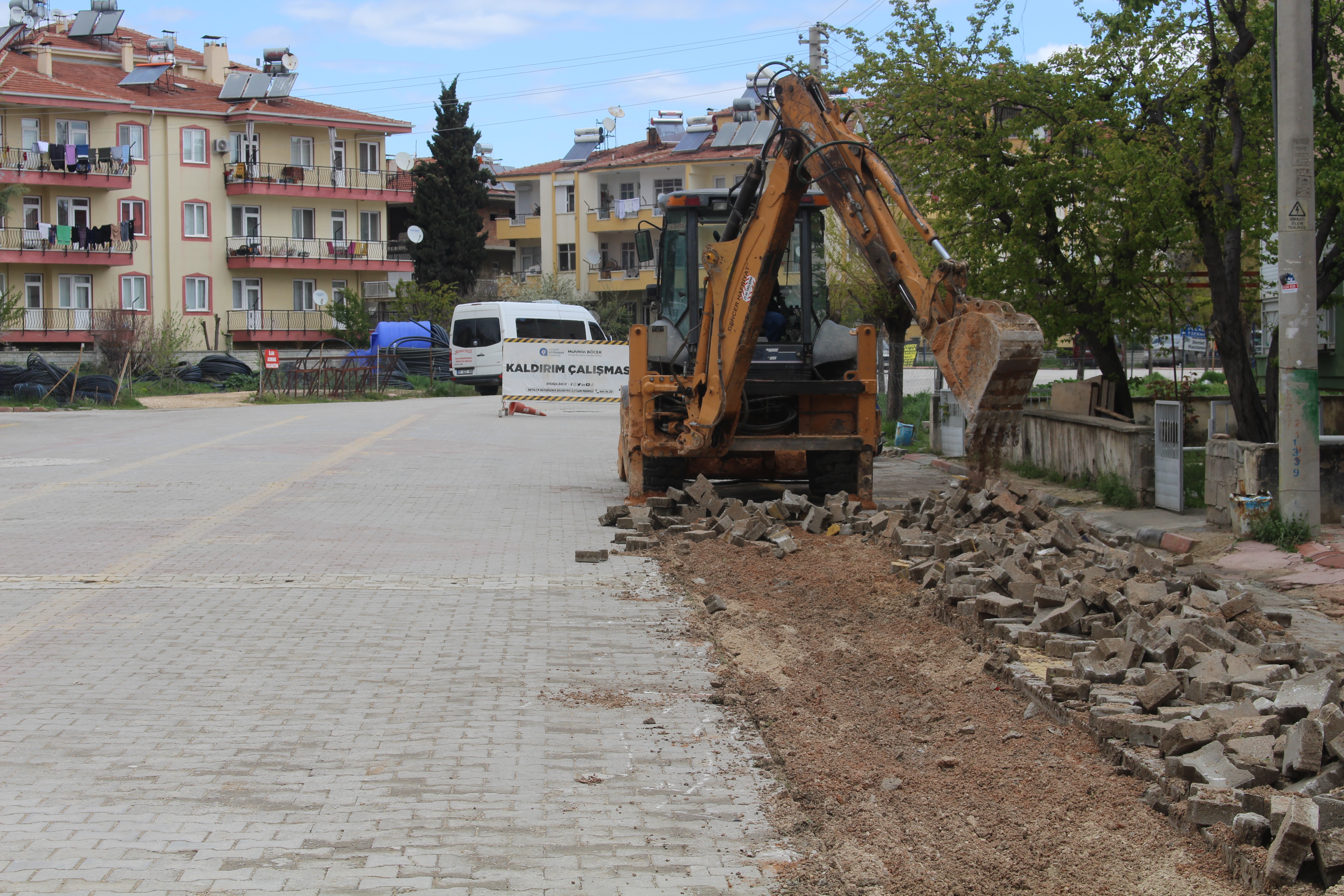 Korkuteli caddeleri onarım  (3)