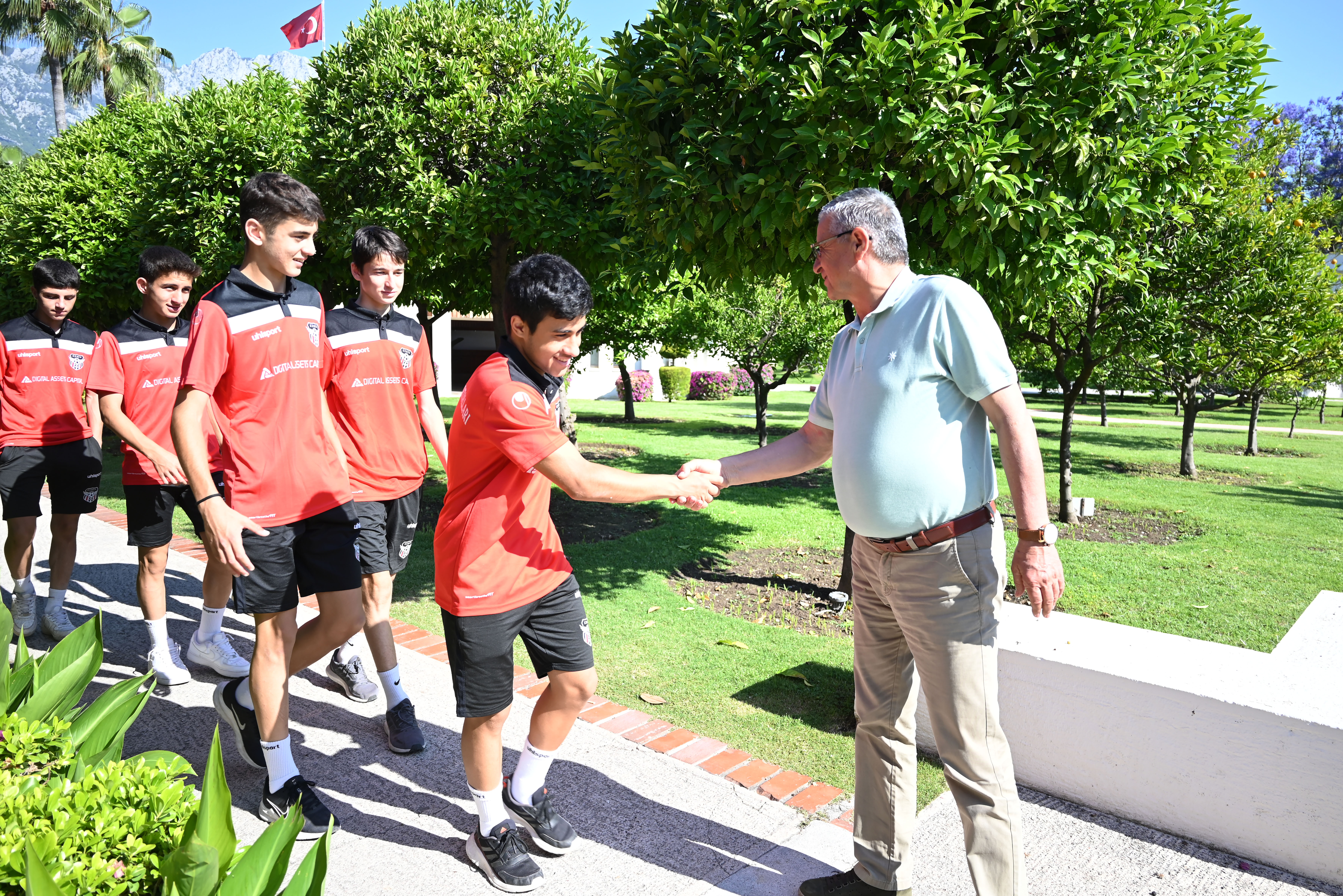 Necati Topaloğlu şampiyon takımla kahvaltı yaptı