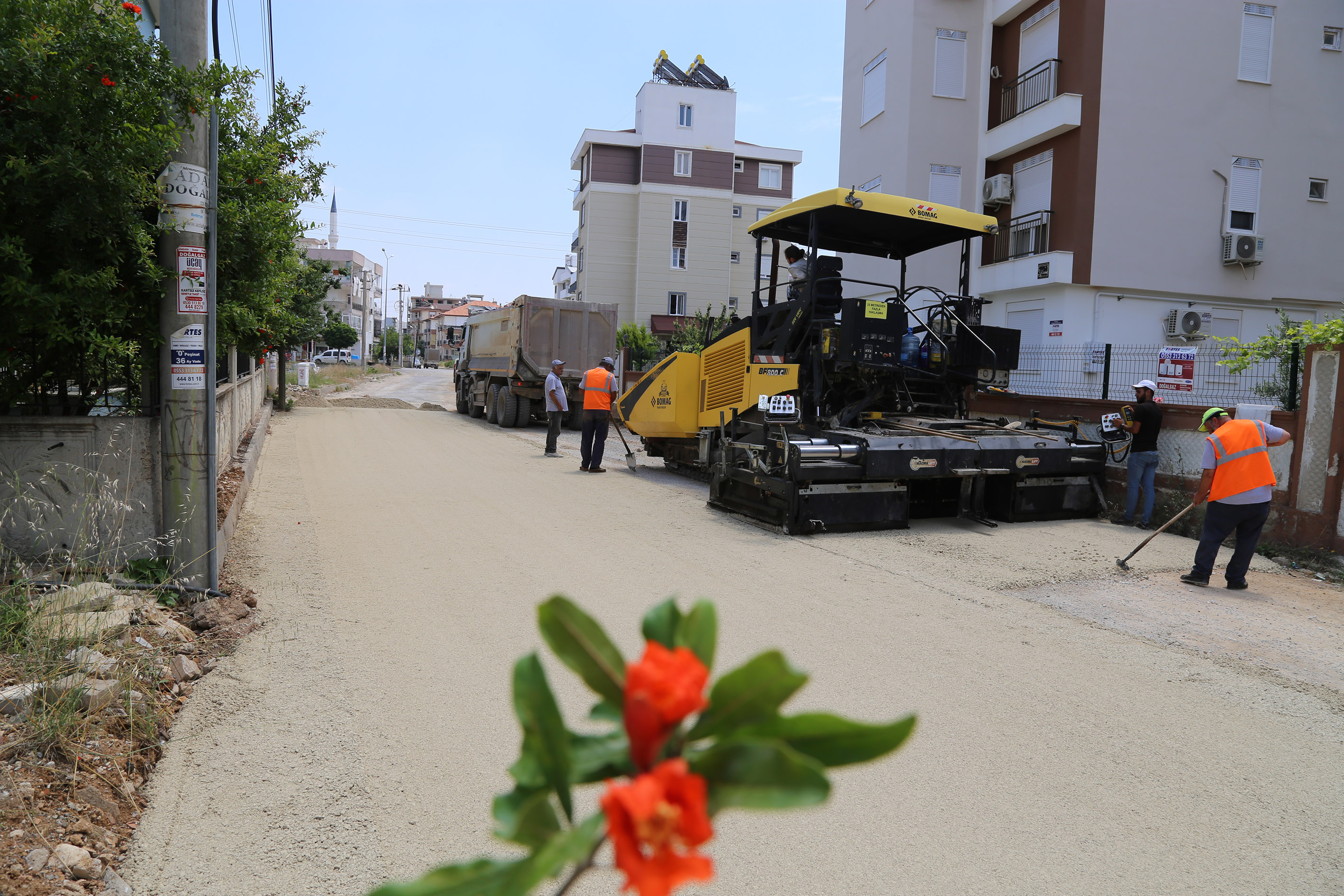 Döşemealtı’nda yol çalışması