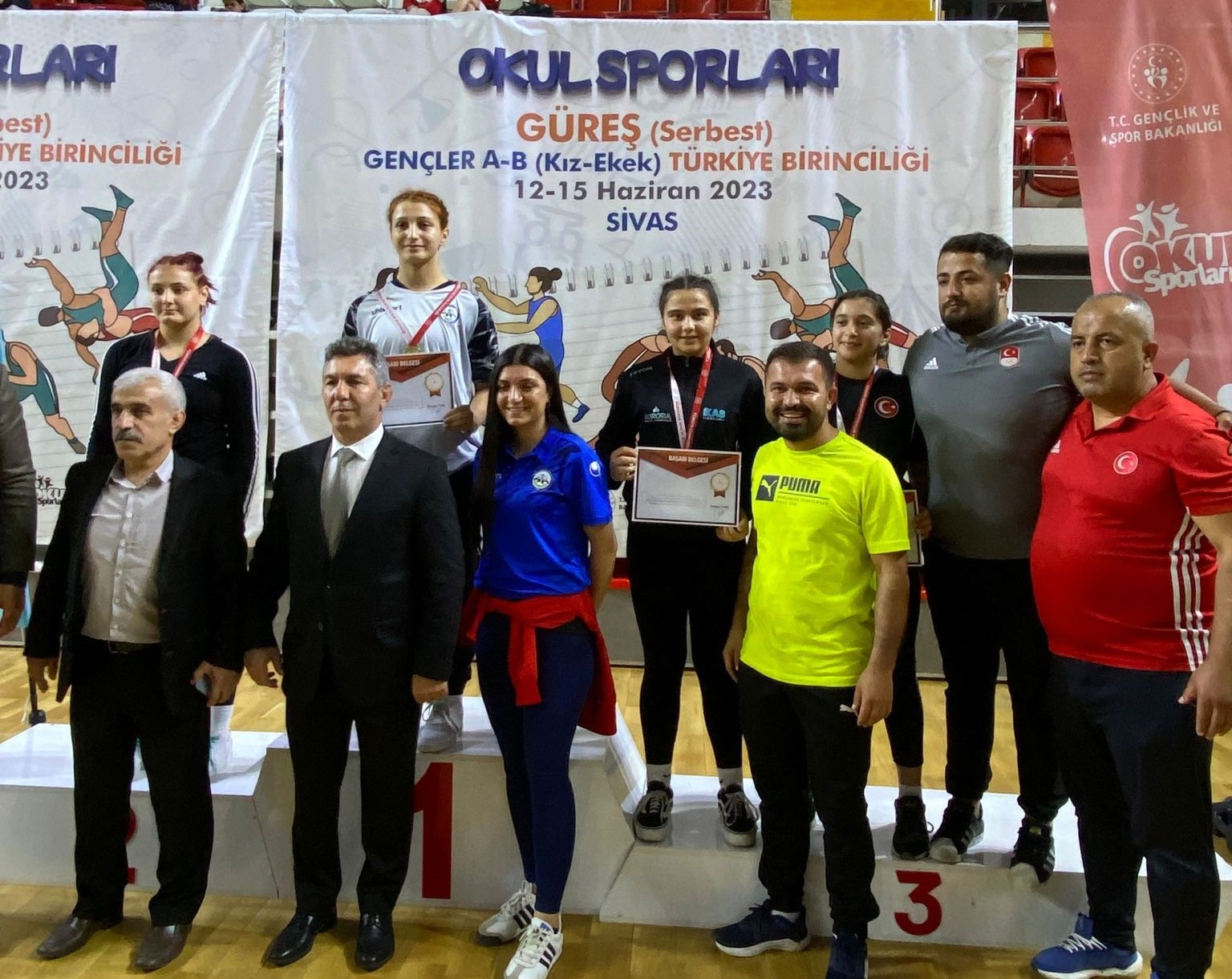 Kaş’ın sporcuları eve 3 madalya ile döndü