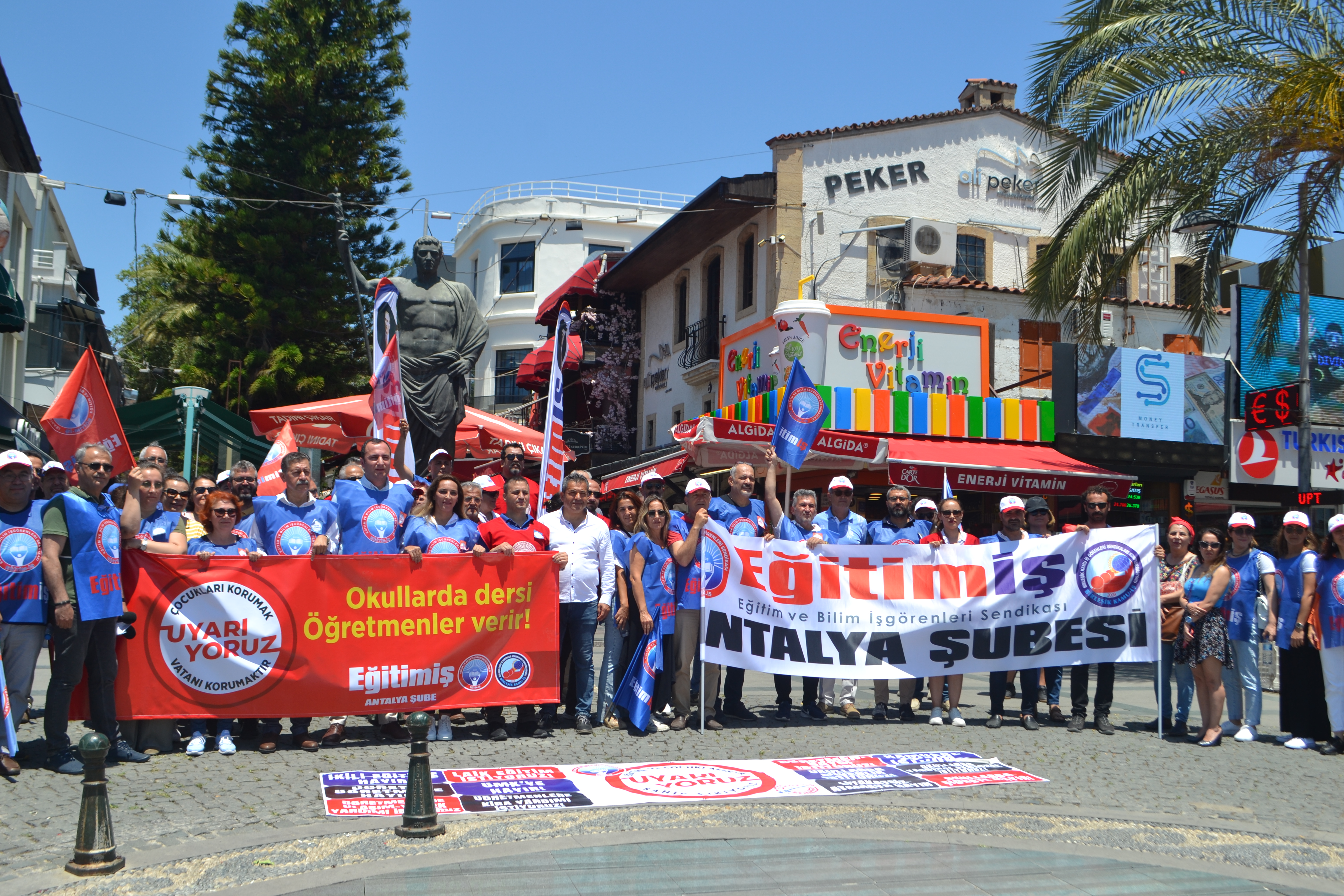 Eğitimi öğretmene bırakın!