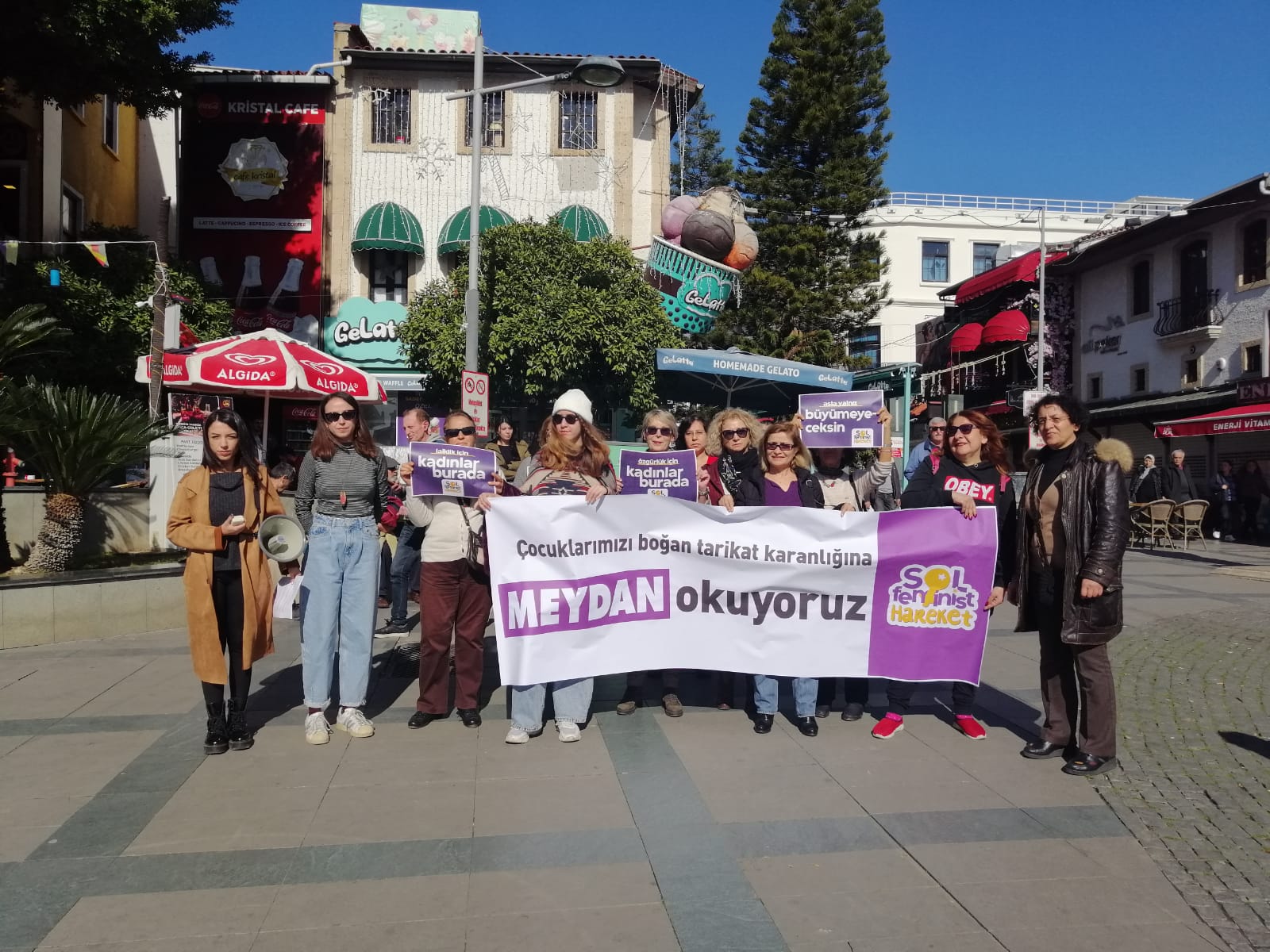 “Okullar tarikatların kuşatması altında”