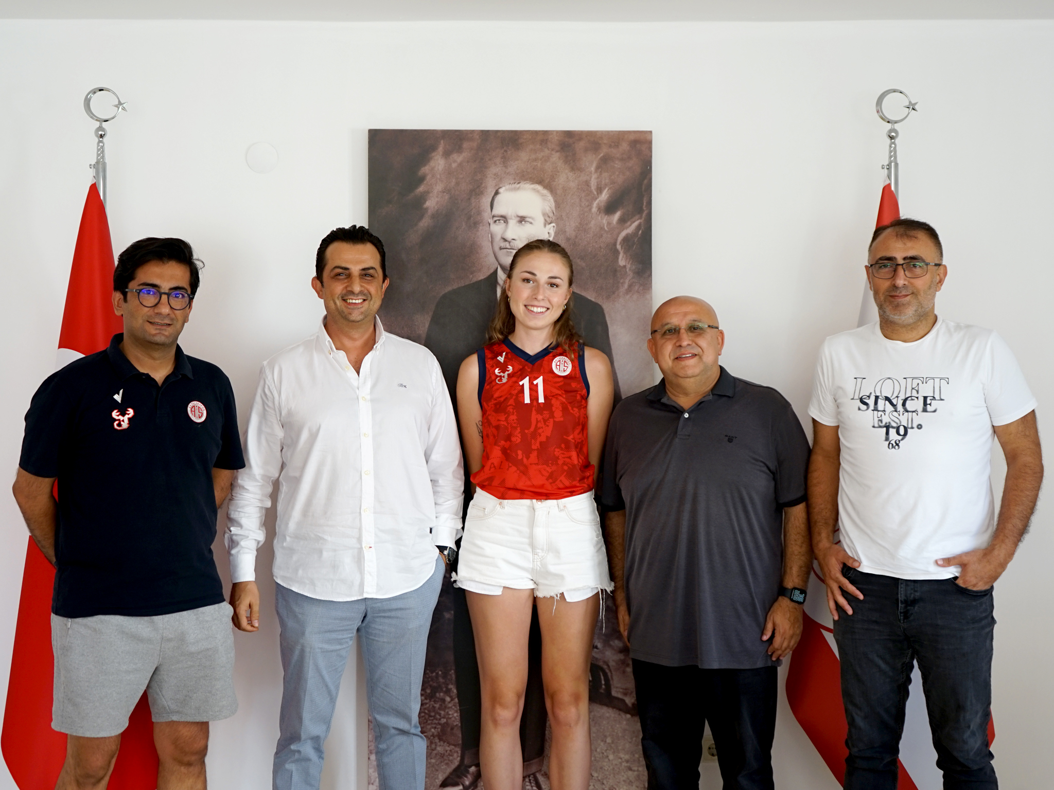 2 Antalyaspor Voleybol İmza, Veysel Gürsoy, Mutlan Erdem, Hatice Nur Kırımlı, Abdullah Saraçoğlu, Erhan Onur Öntaş