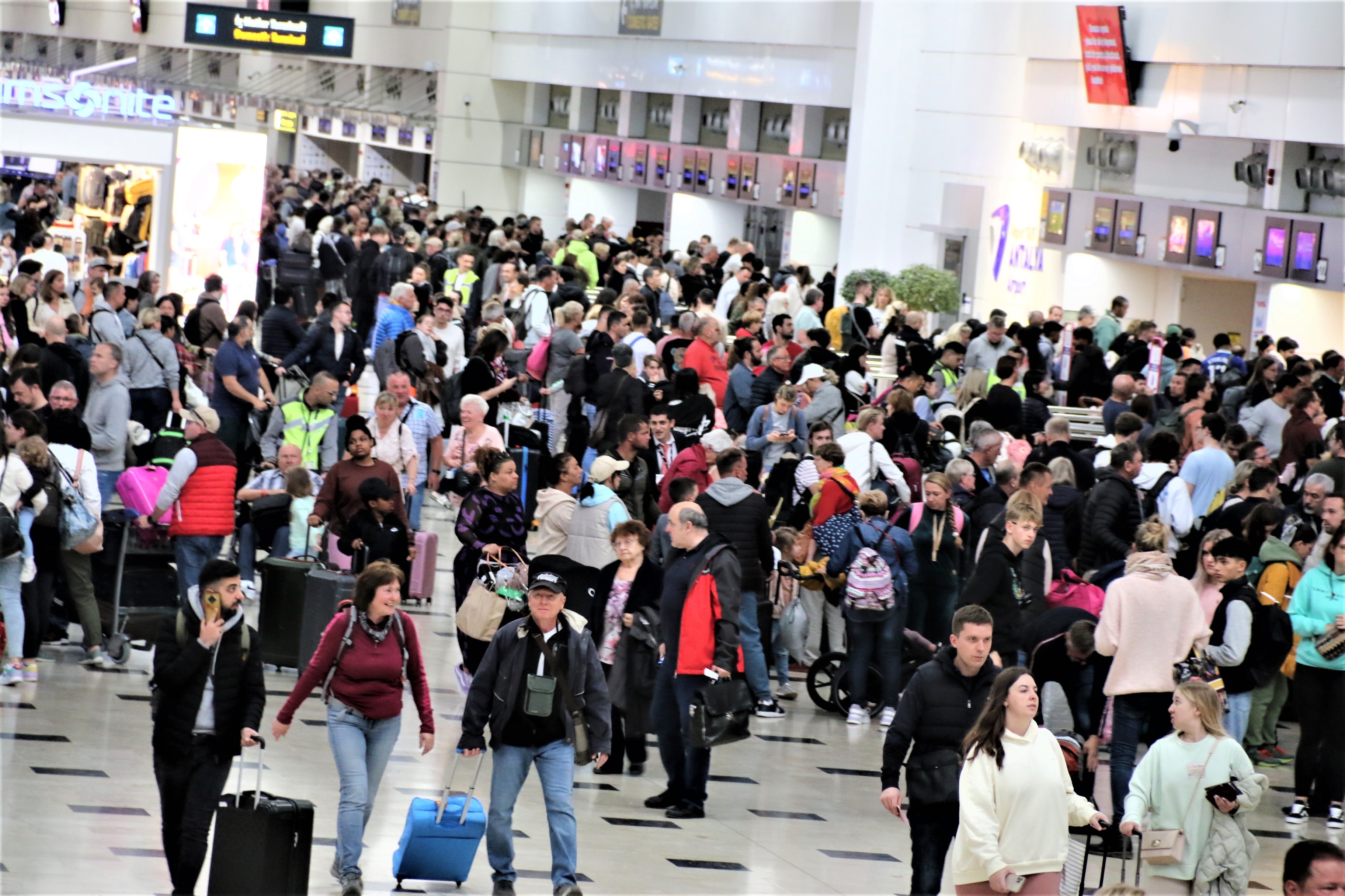 Antalya'da yeni uçuş rekoru