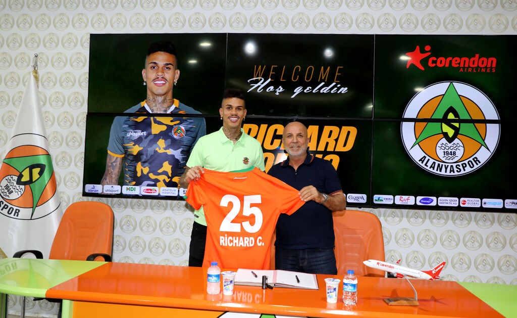 Brezilyalı orta saha Coelho, Alanyaspor'da