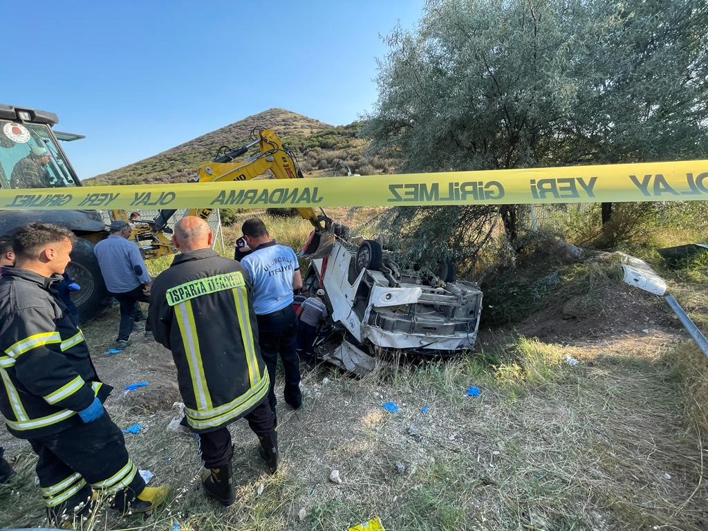 Tarım işçilerini taşıyan araç kaza yaptı: 1 ölü, 35 yaralı var