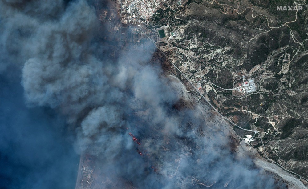 Rodos Adası'nda uçak düştü