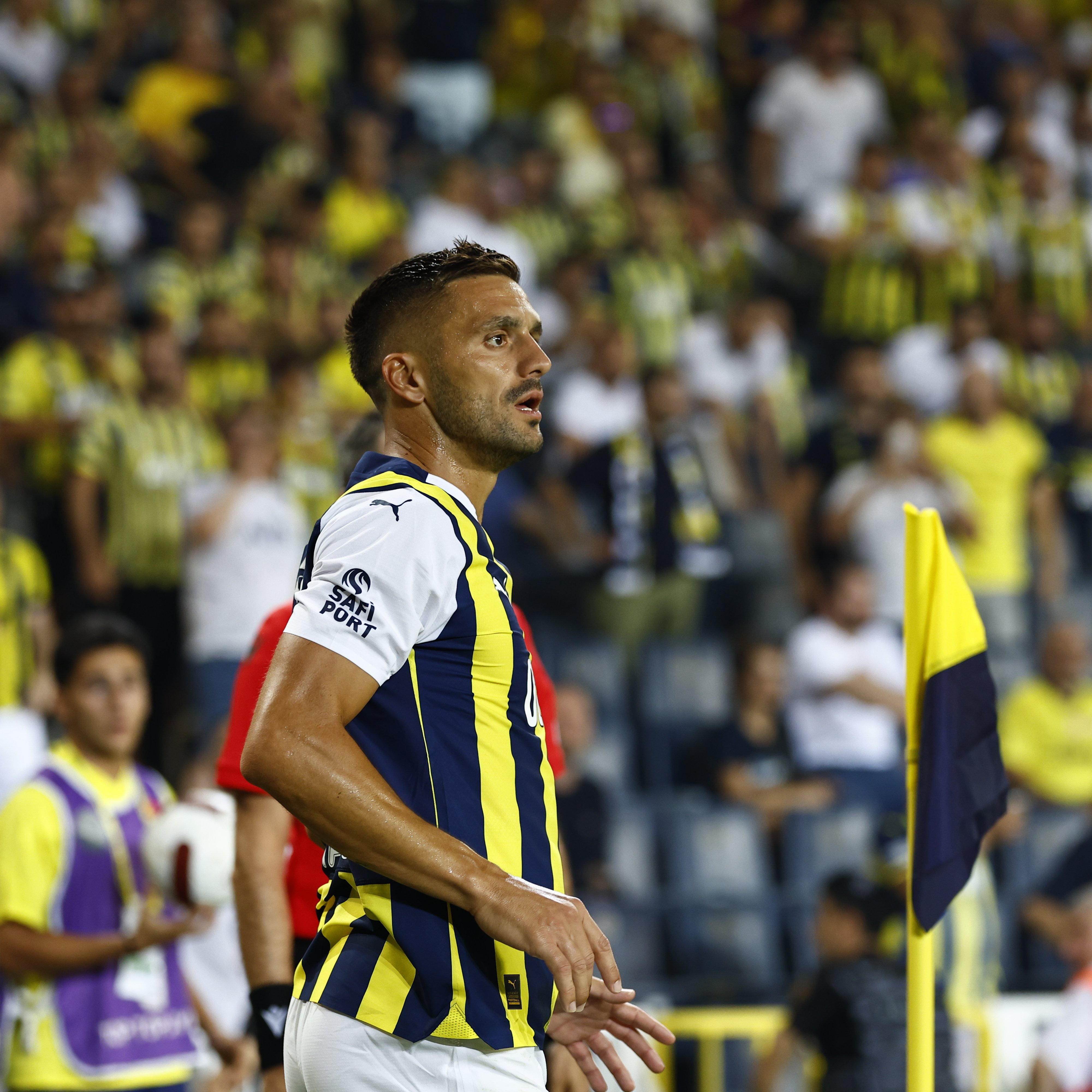 İlk yarı Fenerbahçe'nin üstünlüğü ile sona erdi