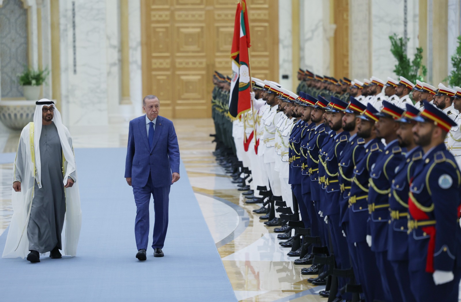 Cumhurbaşkanı Erdoğan, BAE’de resmi törenle karşılandı