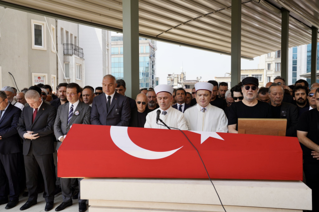 ÖZKAN UĞUR, İSTANBUL'DA SON YOLCULUĞUNA UĞURLANDI