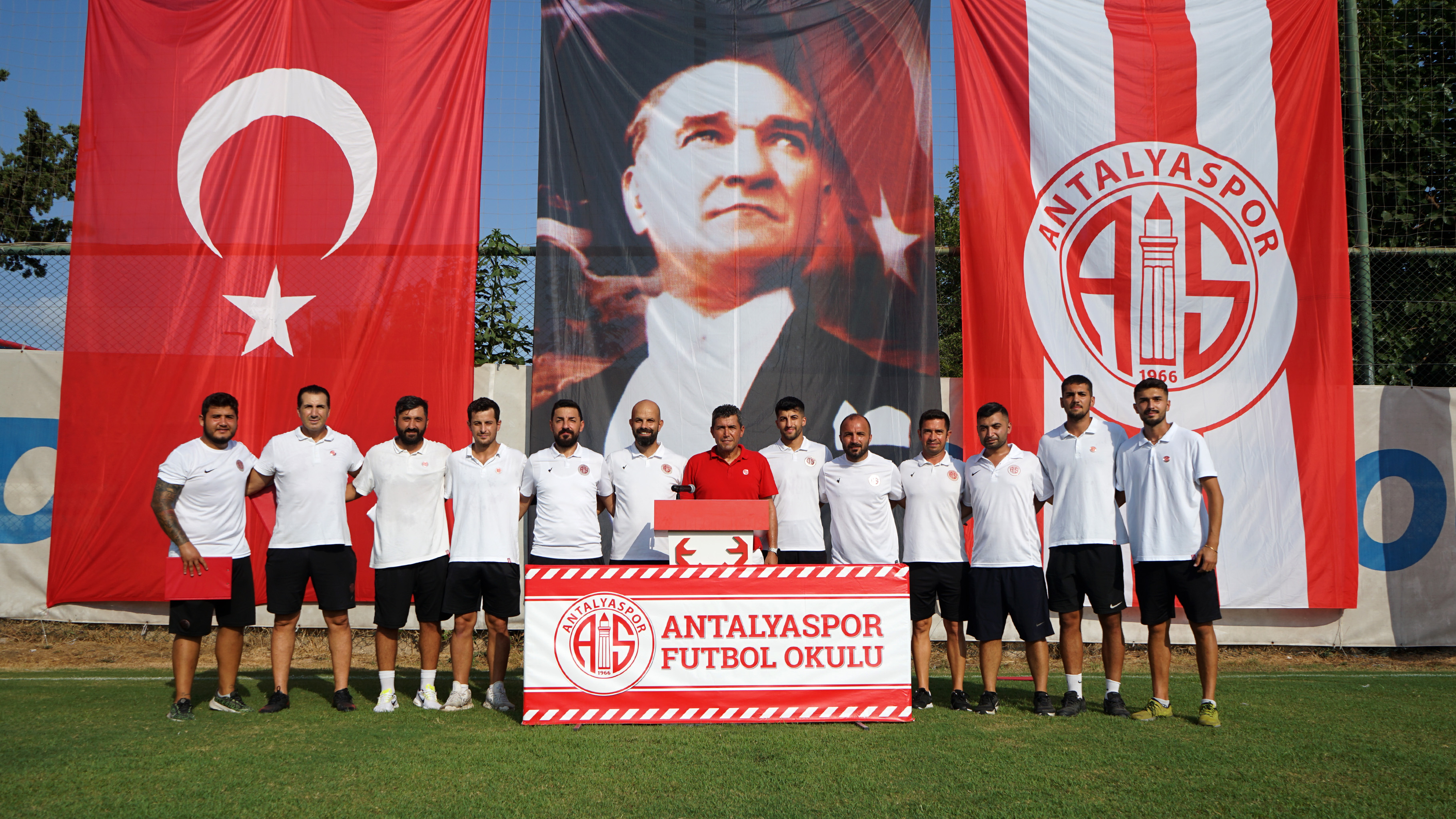 7 Antalyaspor Futbol Okullar__ Antren__rler