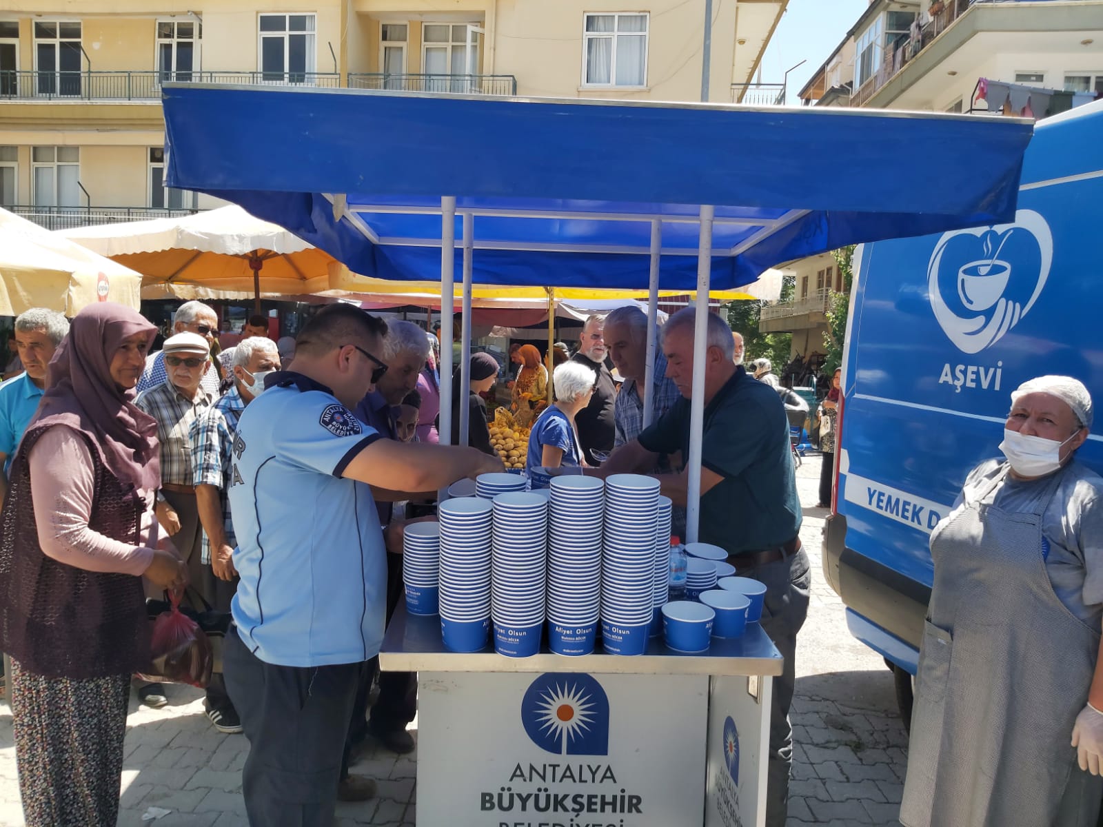 Antalya’ya aşure dağıtıldı