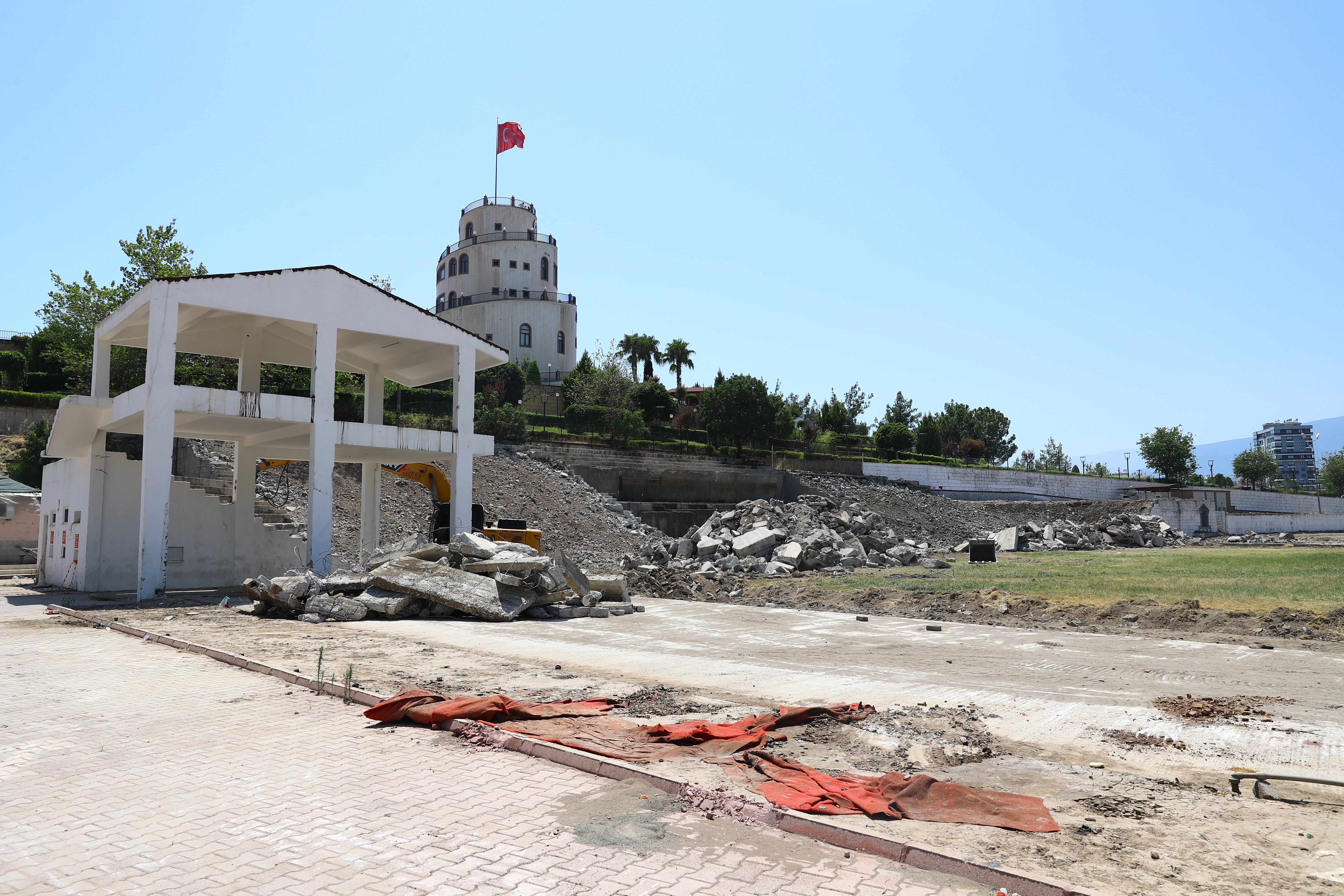 Kumluca Stadyum projesi için ilk kazma vuruldu