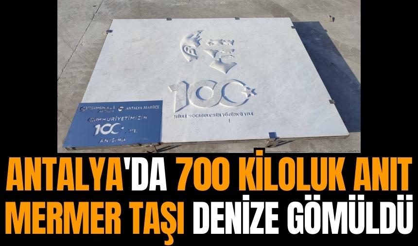 Antalya'da 700 kiloluk anıt mermer taşı denize gömüldü